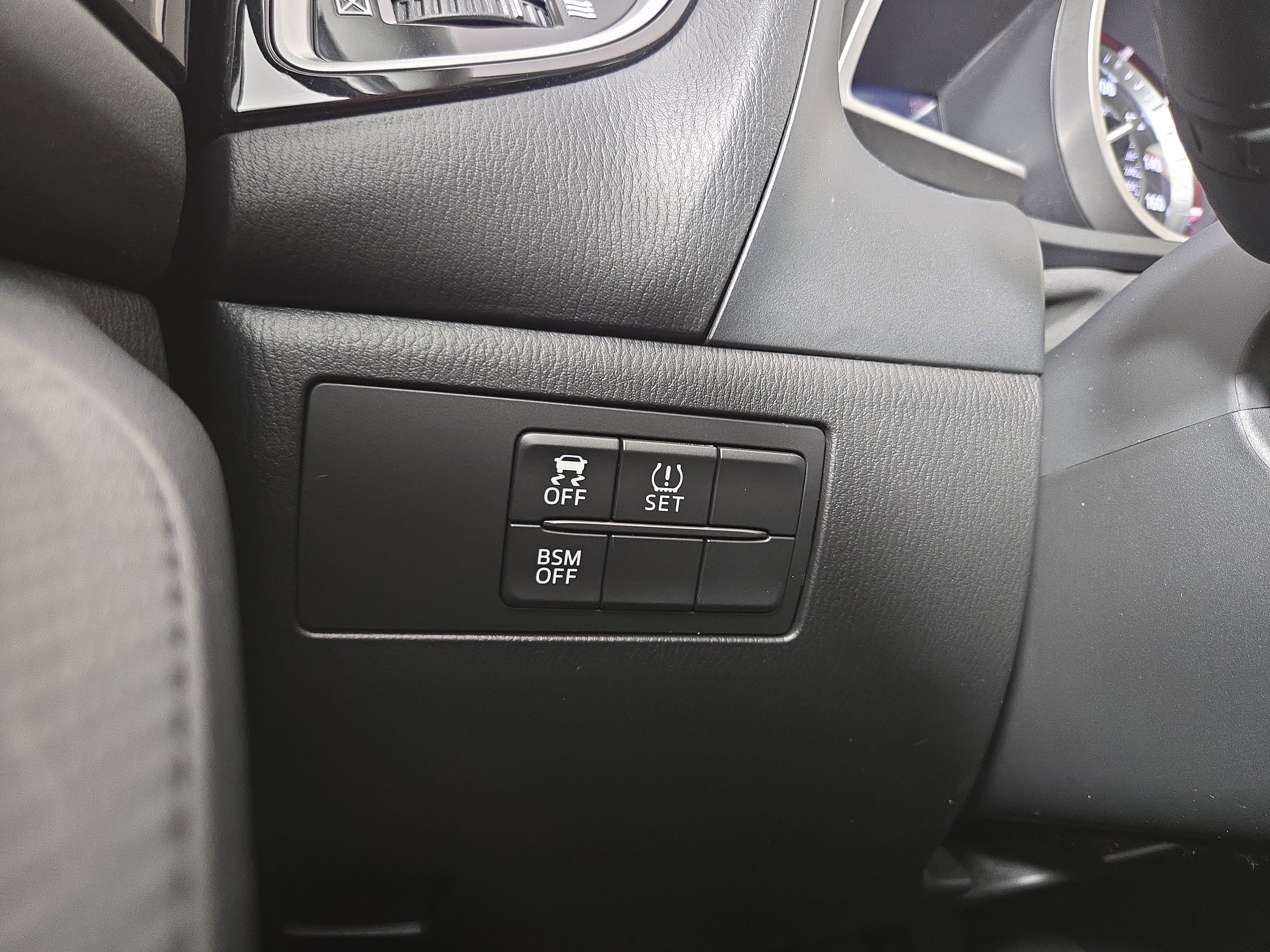 Used 2014 MAZDA MAZDA3 i Touring w/ Technology Package image 27