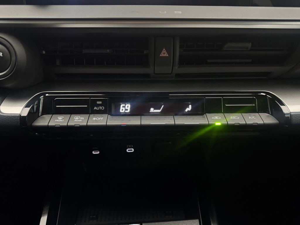 Used 2023 Toyota Prius LE image 20