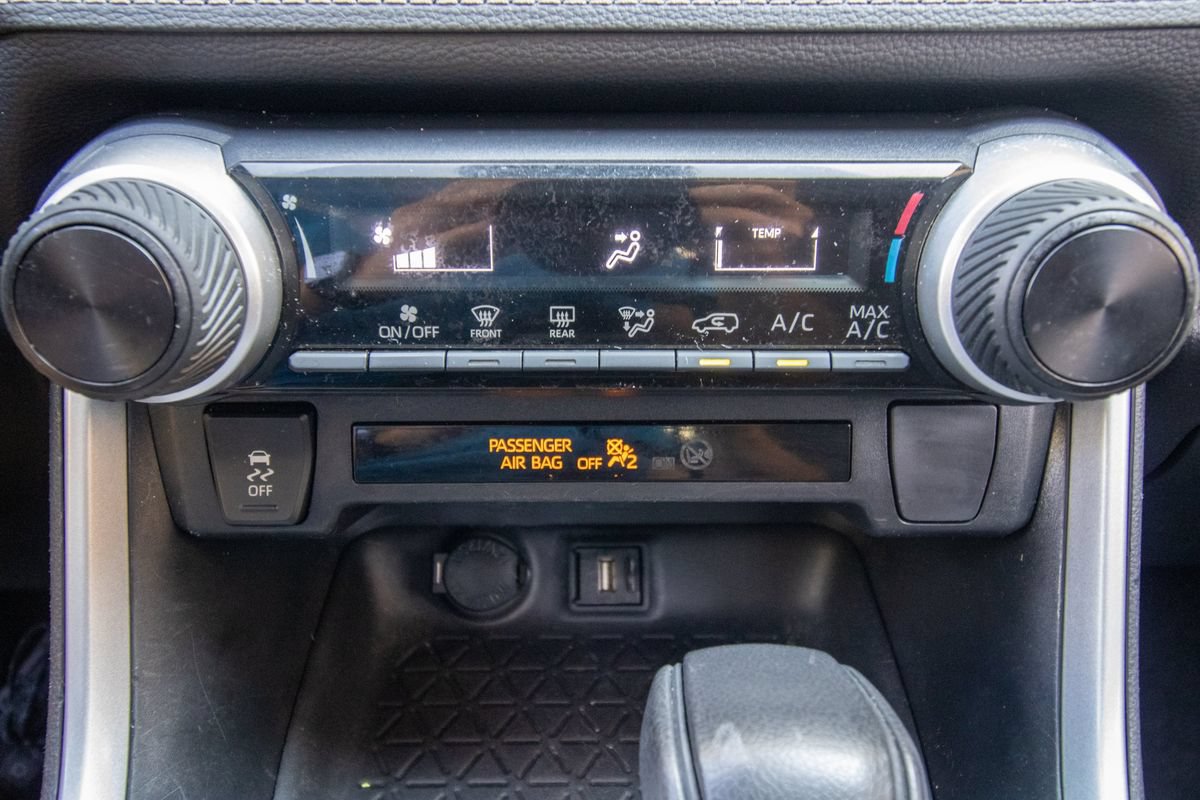 Used 2022 Toyota RAV4 LE FWD image 27