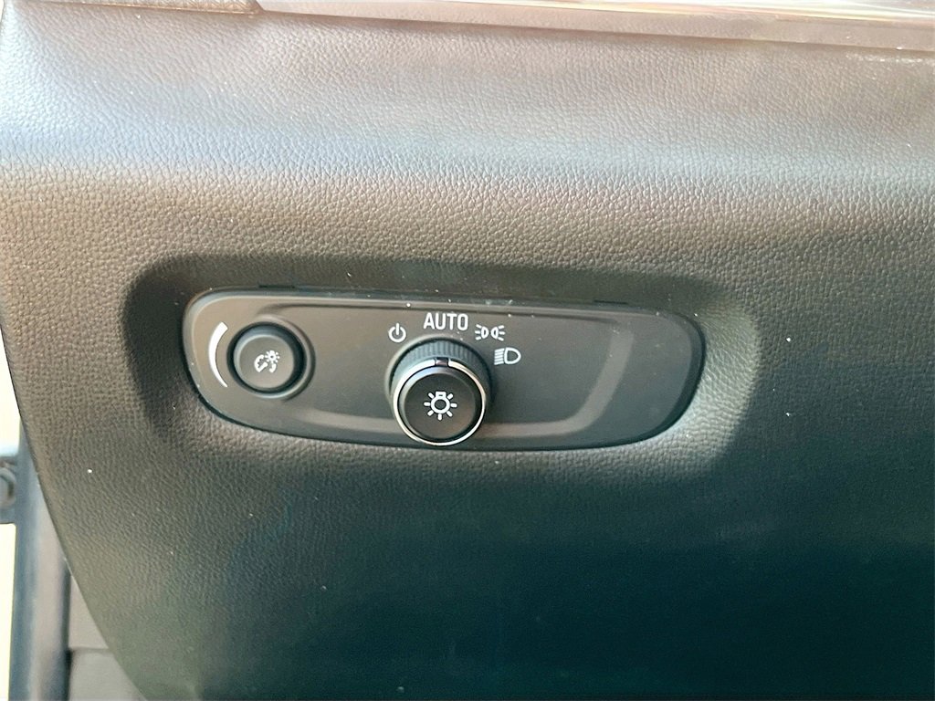 Used 2022 Chevrolet Traverse Premier w/ Redline Edition image 10