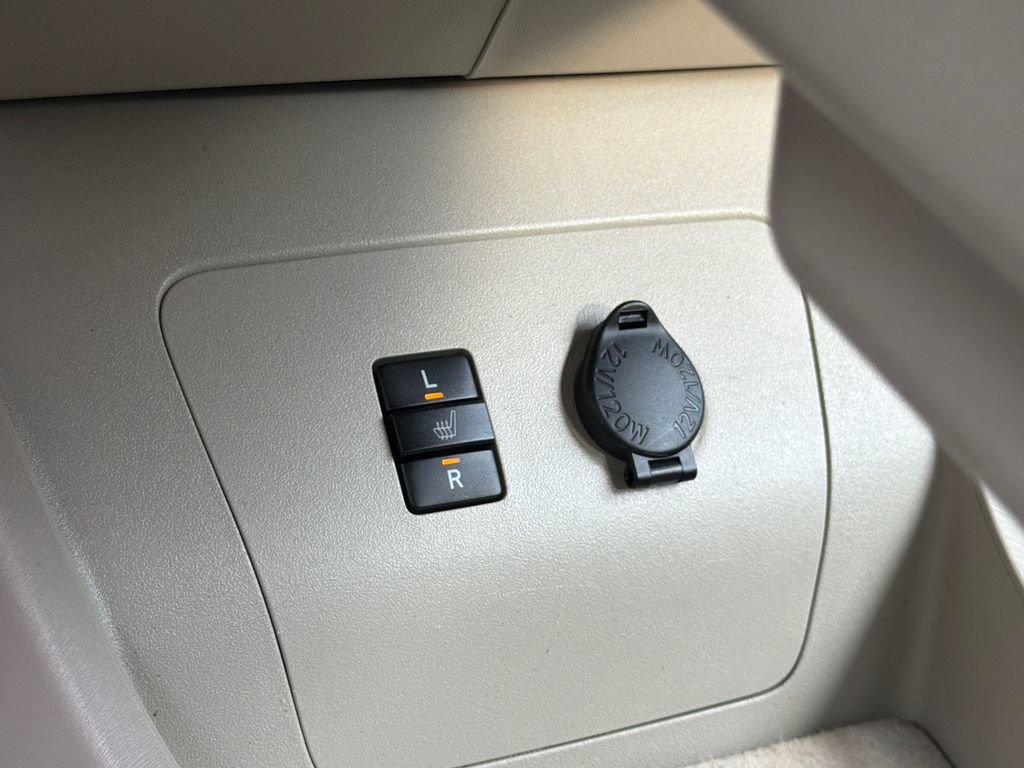 Used 2011 Toyota Prius Four w/ Solar Roof Pkg FWD image 24