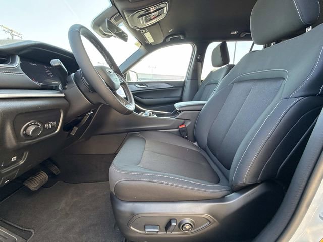 New 2026 Jeep Grand Cherokee Laredo image 8