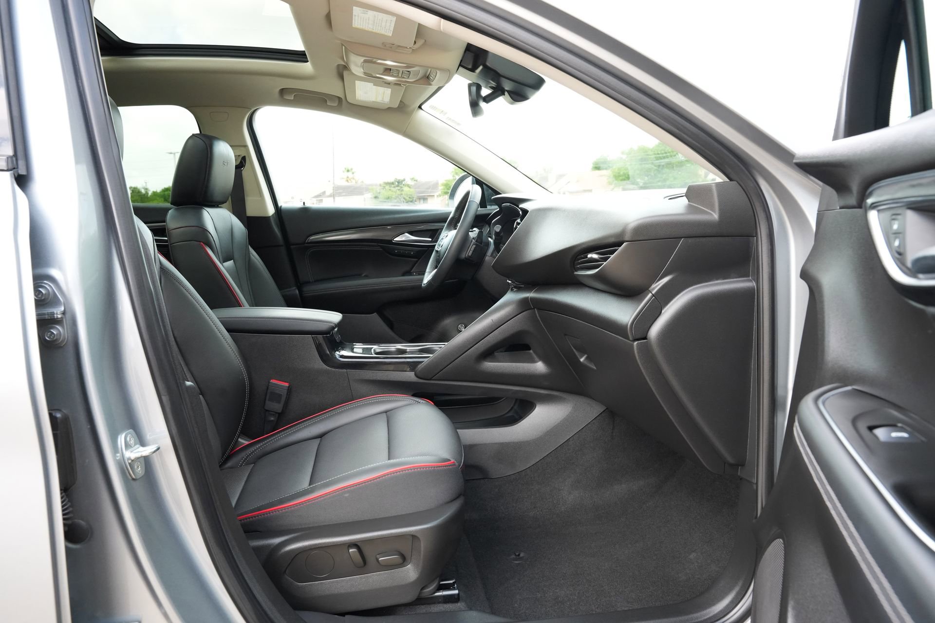 Used 2023 Buick Envision Essence w/ Sport Touring Package image 26