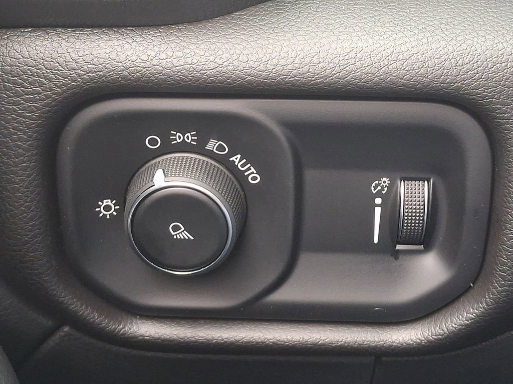 Used 2024 RAM 2500 Tradesman w/ Chrome Appearance Group image 22