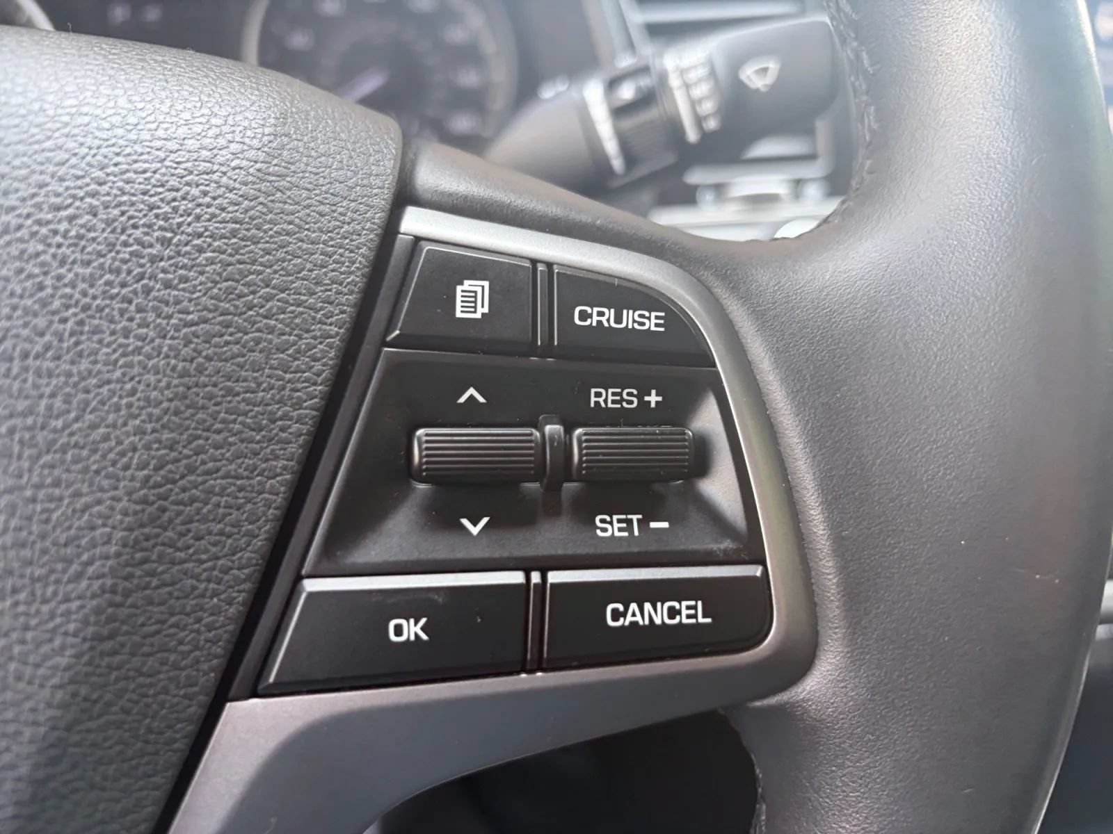 Used 2017 Hyundai Elantra Limited FWD image 31