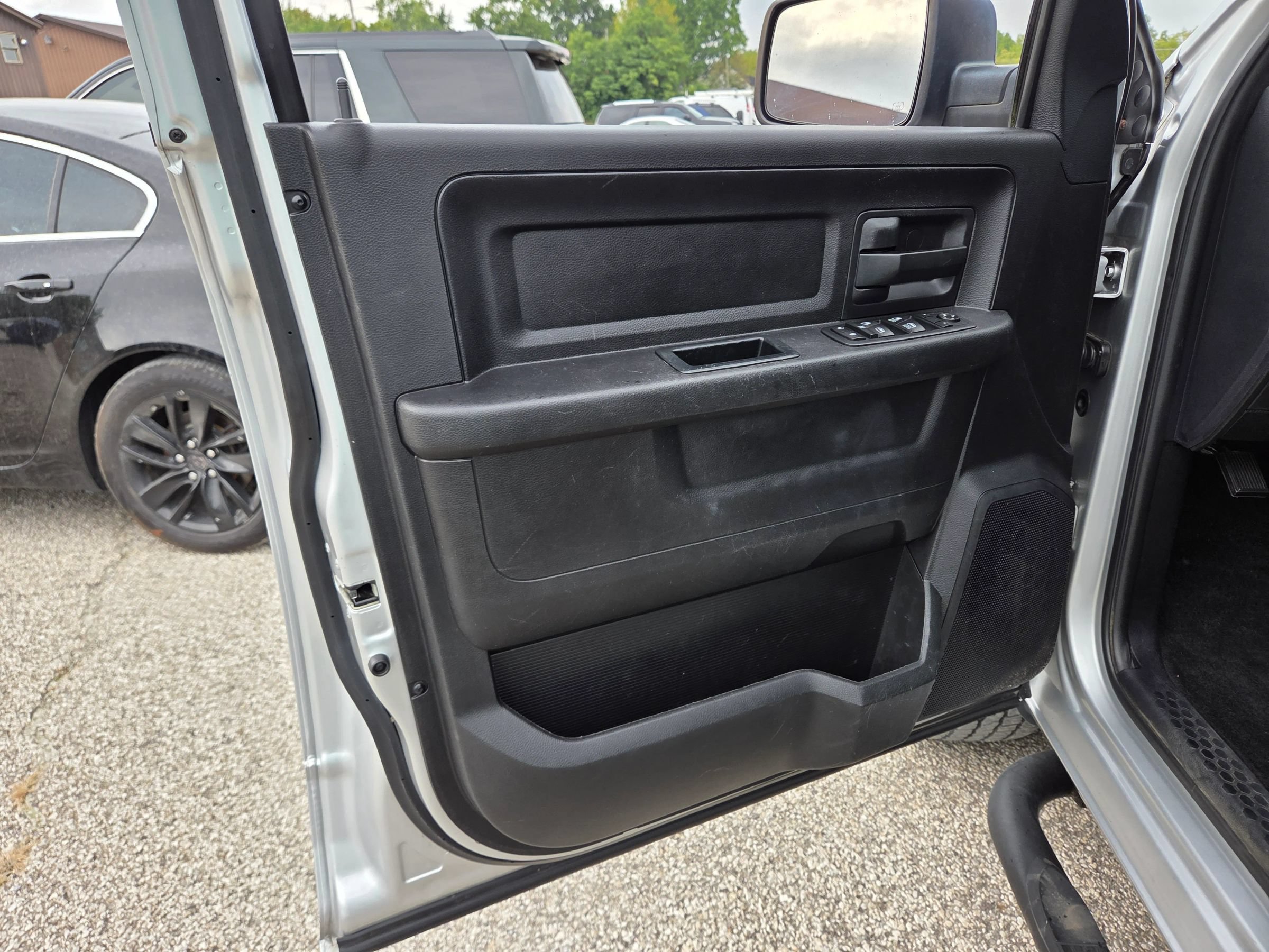 Used 2017 RAM 1500 Express AWD/4WD image 15