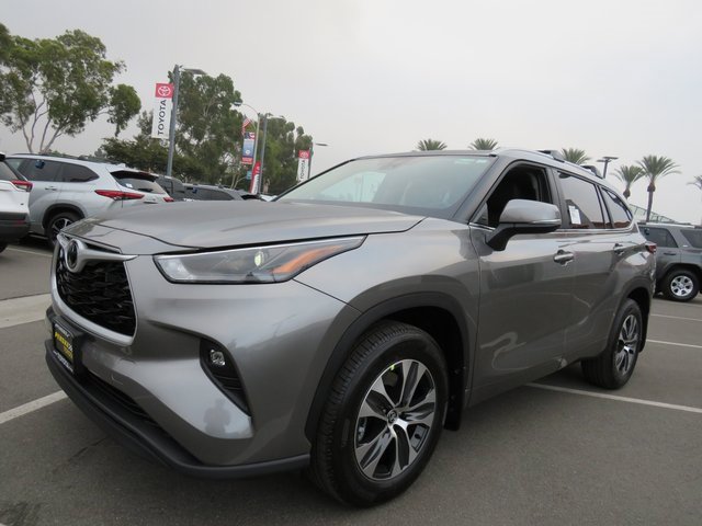 New 2026 Toyota Highlander XLE image 3