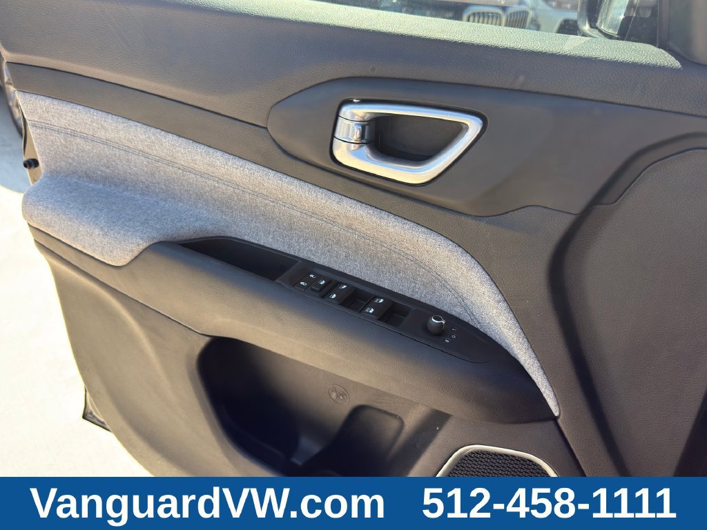 Used 2023 Jeep Compass Latitude w/ Convenience Group AWD/4WD image 22