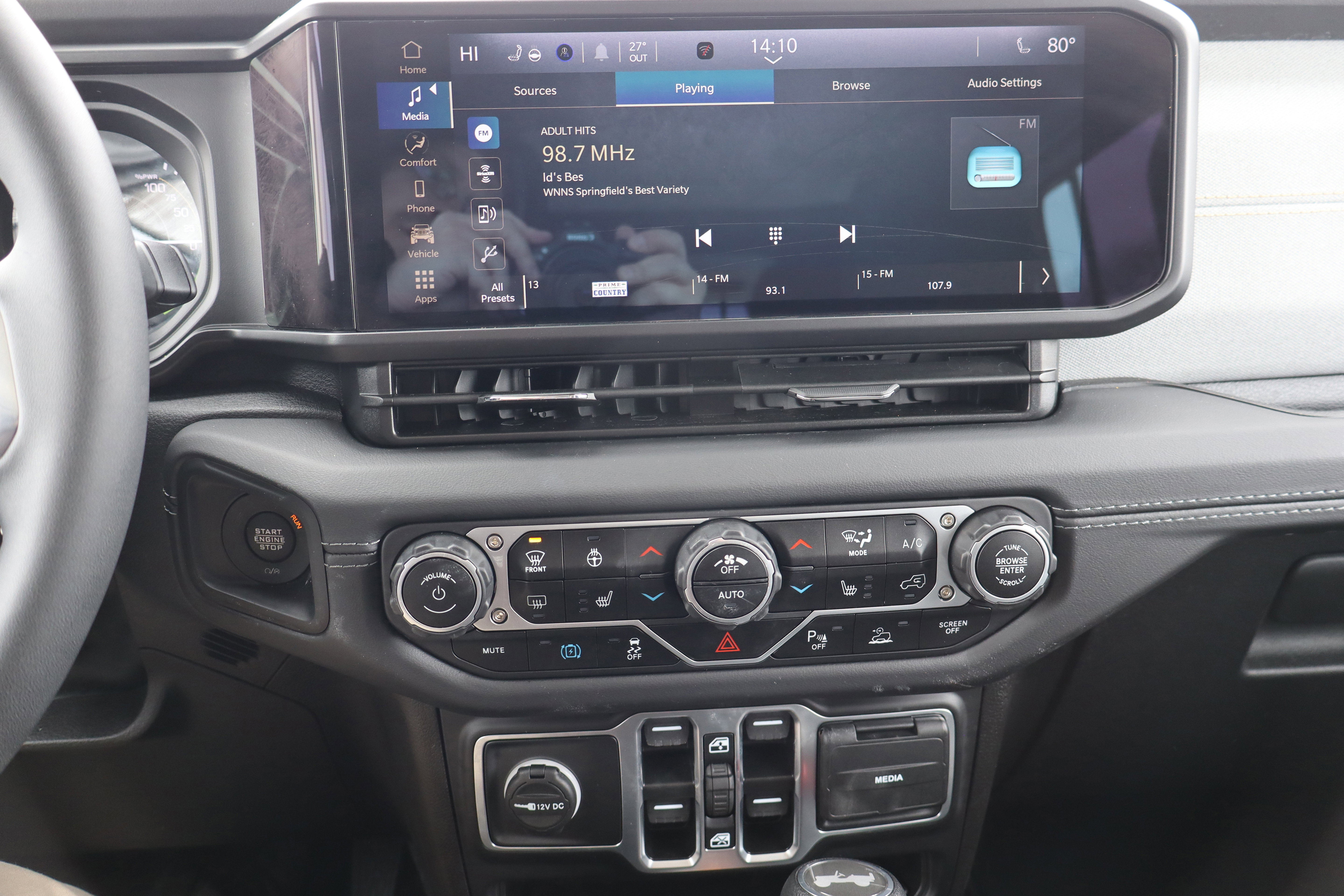 Used 2025 Jeep Wrangler Sahara w/ Safety Group image 18