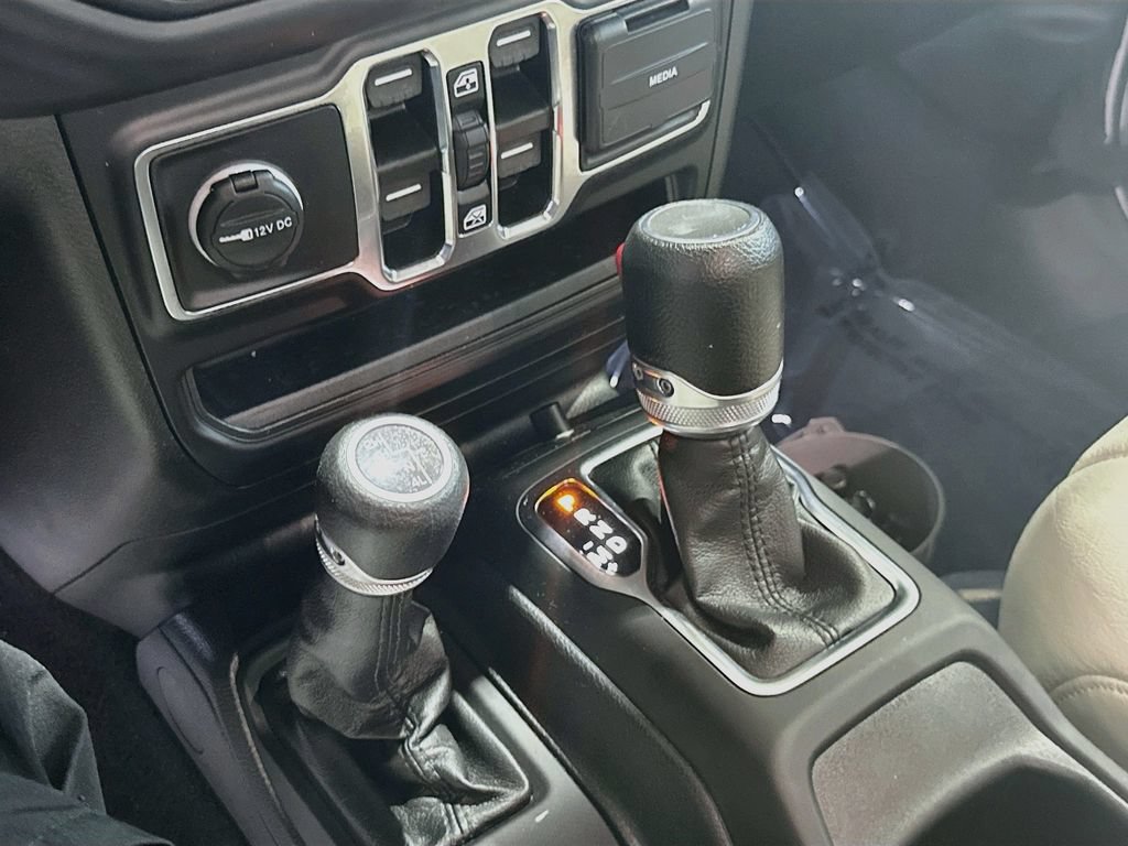 Used 2023 Jeep Wrangler Unlimited Sport AWD/4WD image 16