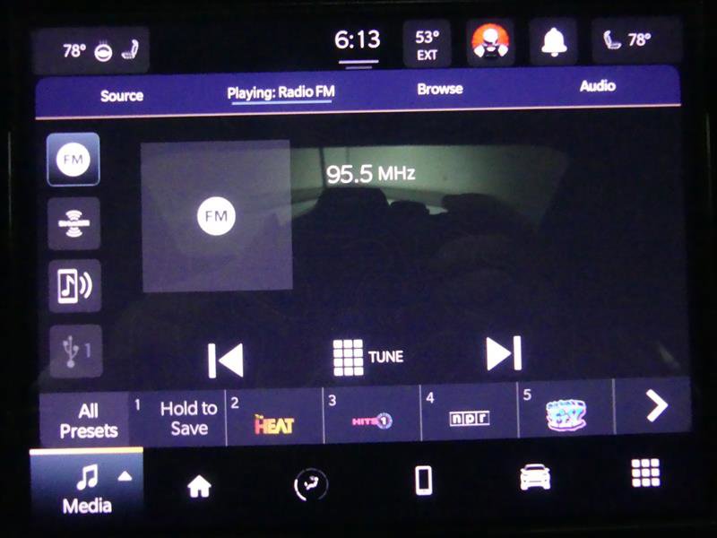 Used 2023 Jeep Grand Cherokee L Laredo image 11