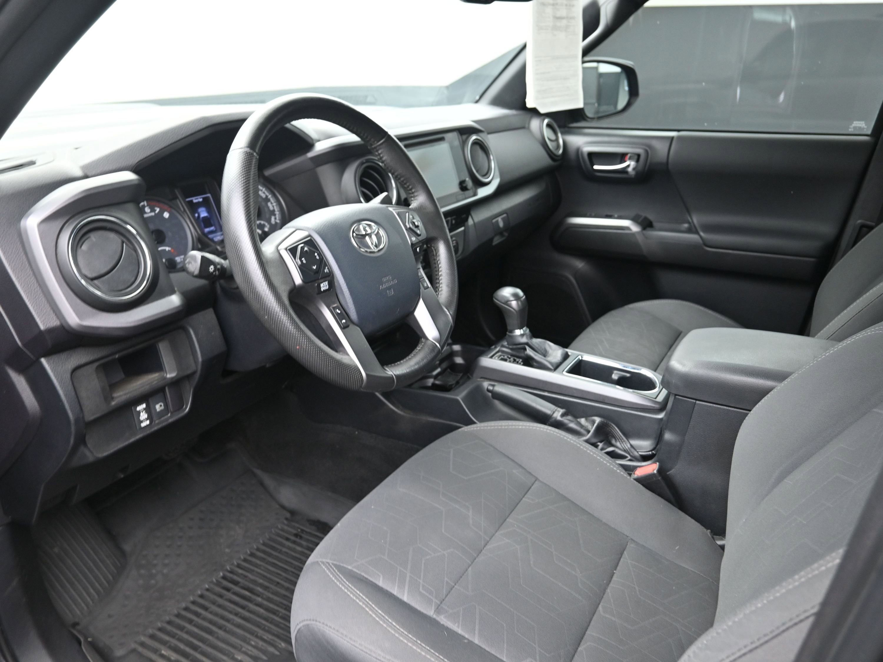 Used 2019 Toyota Tacoma TRD Sport w/ Technology Package image 12