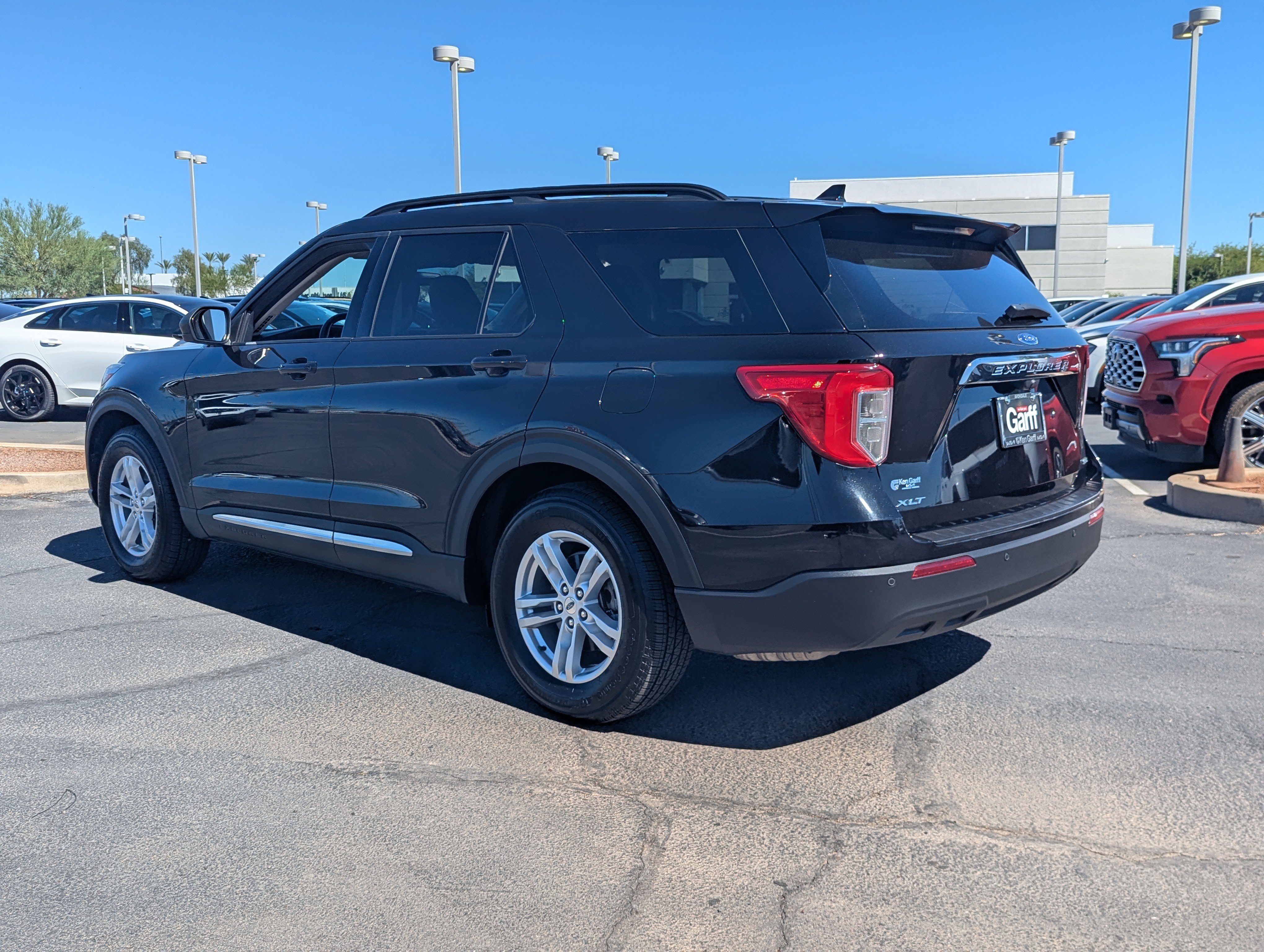 Used 2020 Ford Explorer XLT RWD image 3