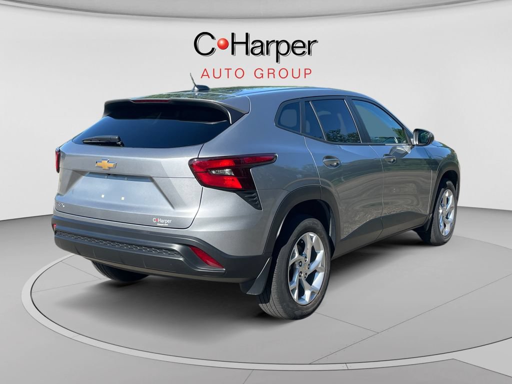 Used 2024 Chevrolet Trax LS w/ LS Convenience Package FWD image 3