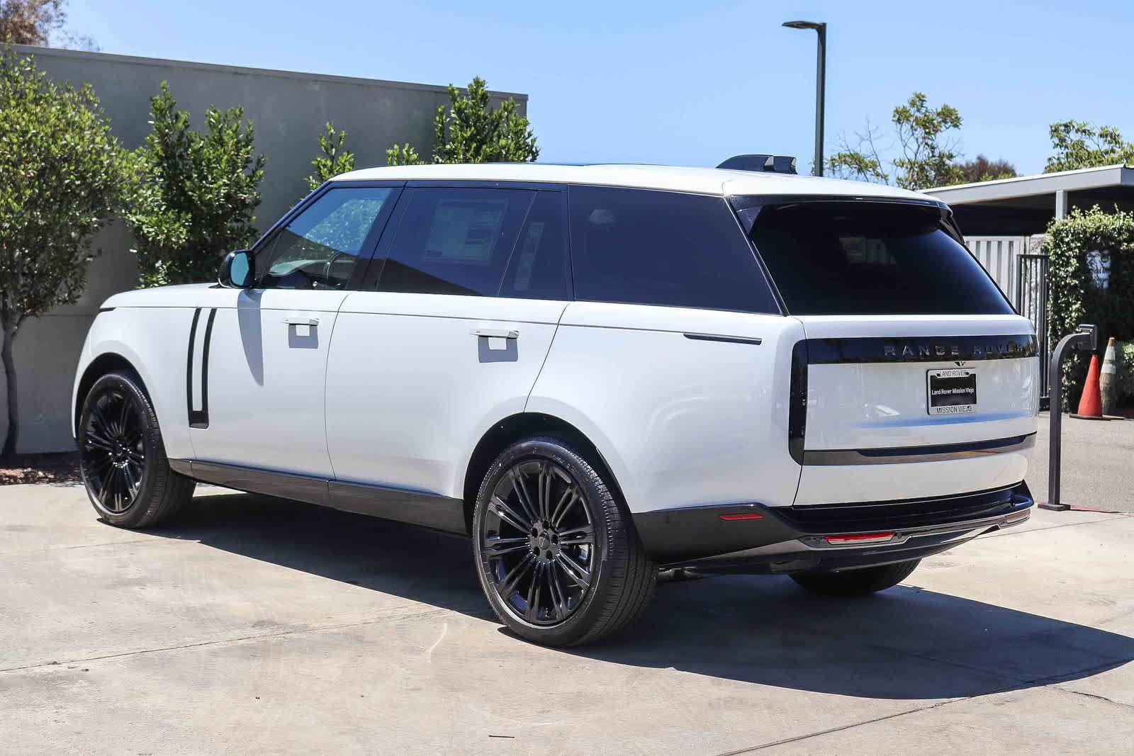 New 2026 Land Rover Range Rover Long Wheelbase SE AWD/4WD image 4