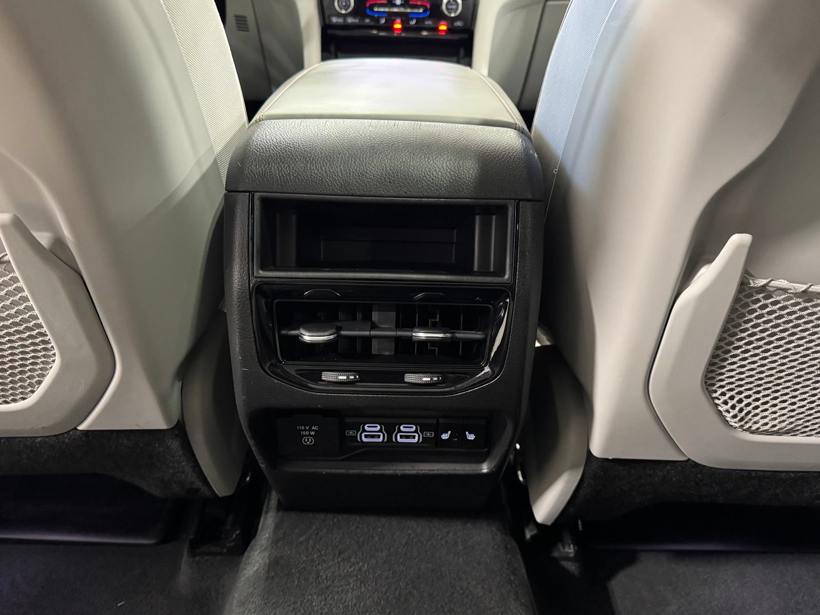 Used 2023 Jeep Grand Cherokee Overland AWD/4WD image 39