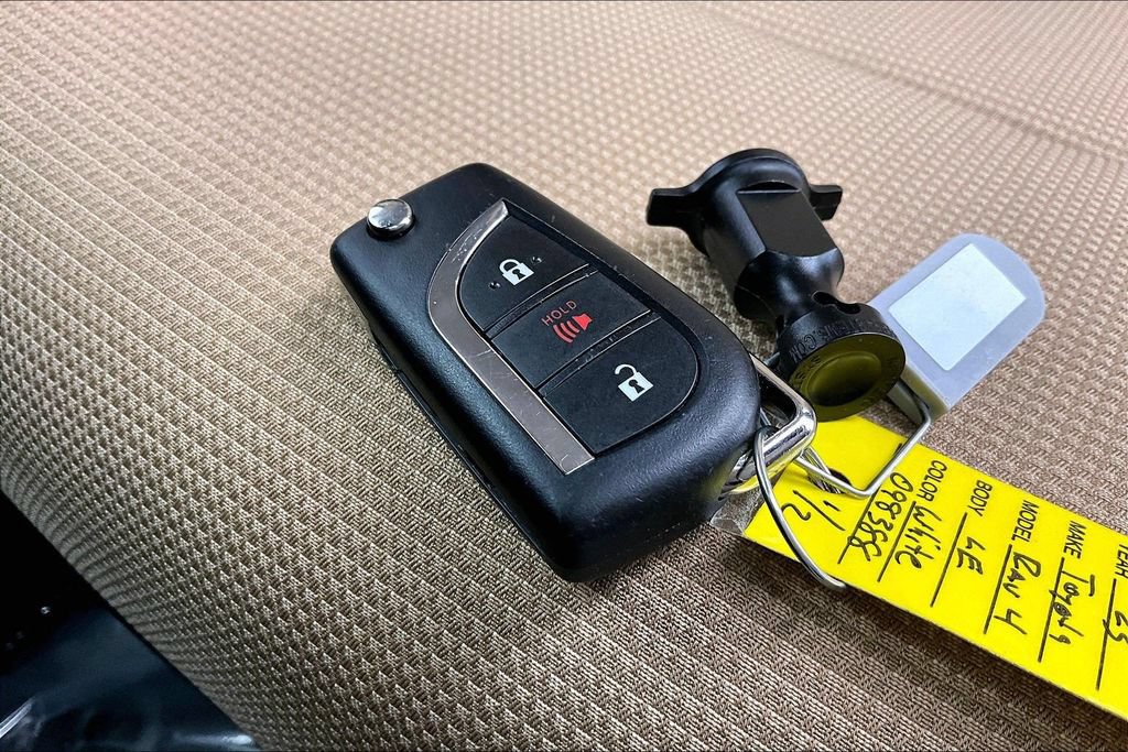 Used 2023 Toyota RAV4 LE AWD/4WD image 11
