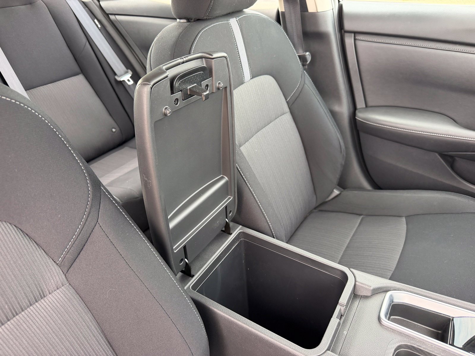 Used 2023 Nissan Sentra SV FWD image 35