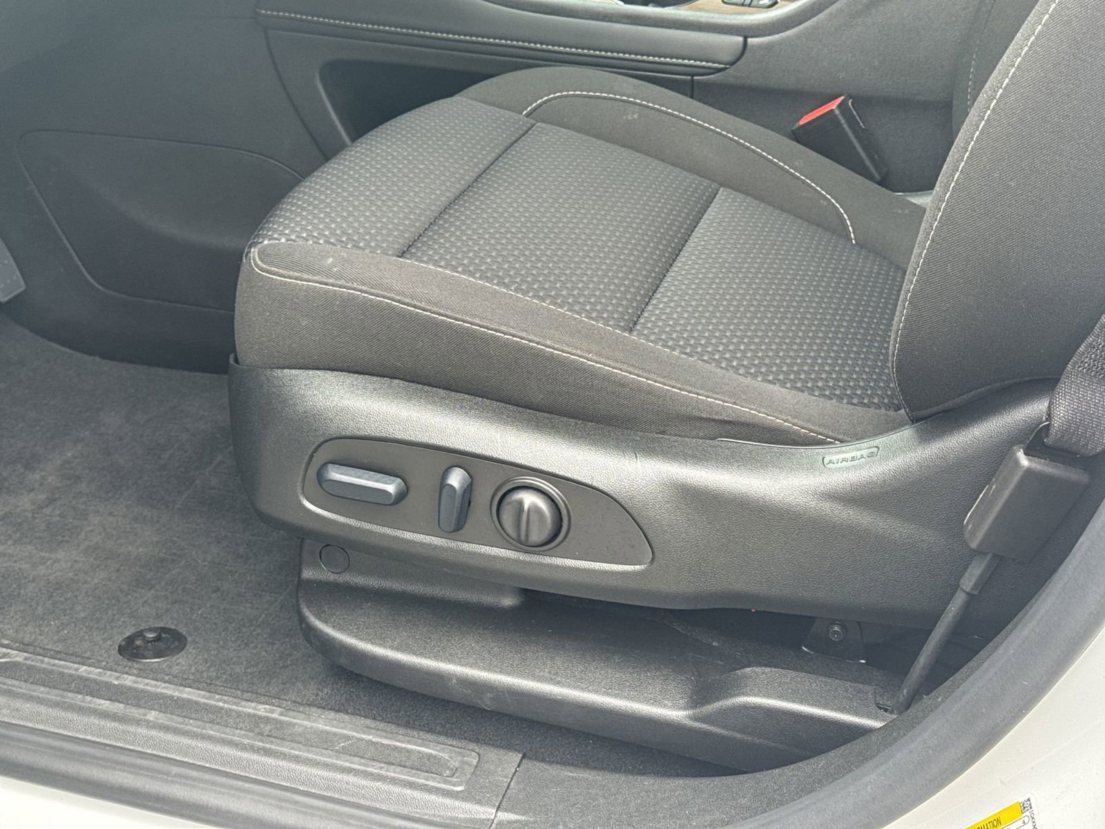 Certified 2023 GMC Acadia SLE w/ Driver Convenience Package image 17
