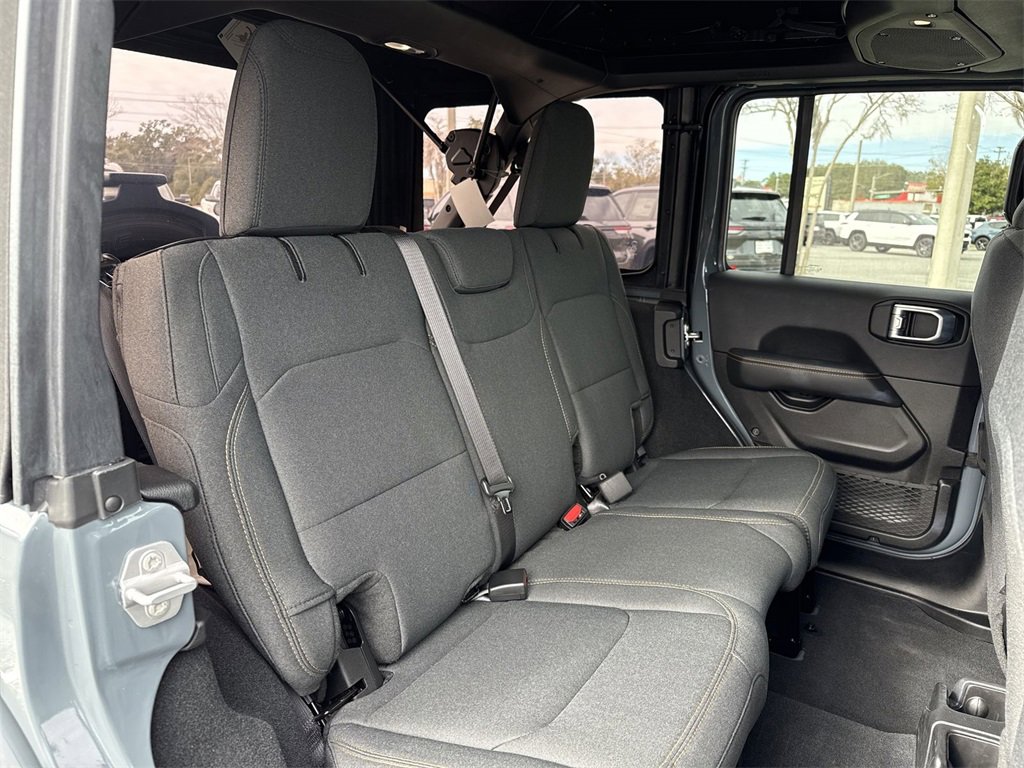 Used 2024 Jeep Wrangler Sahara image 25