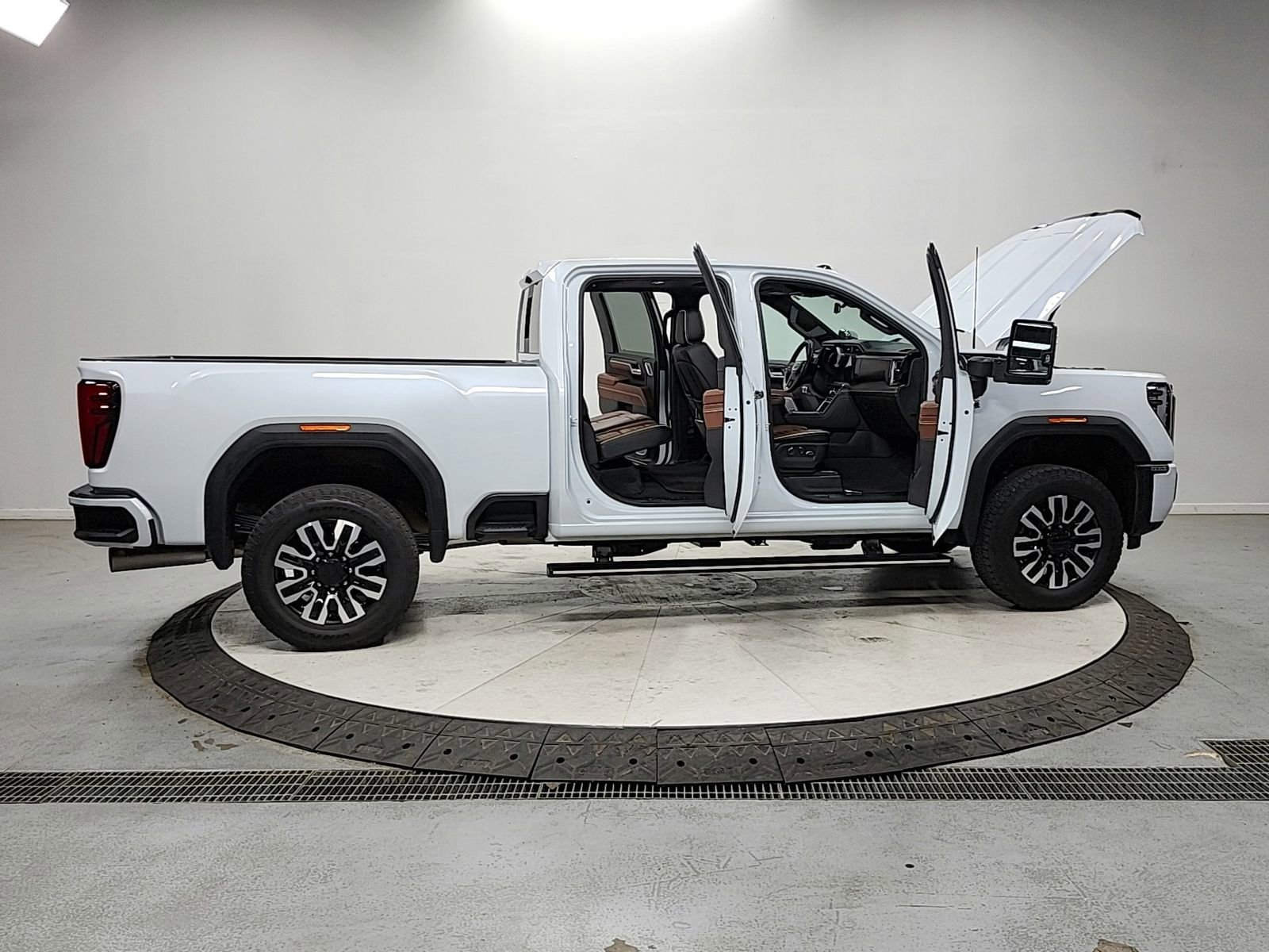 Used 2026 GMC Sierra 2500 Denali Ultimate image 16