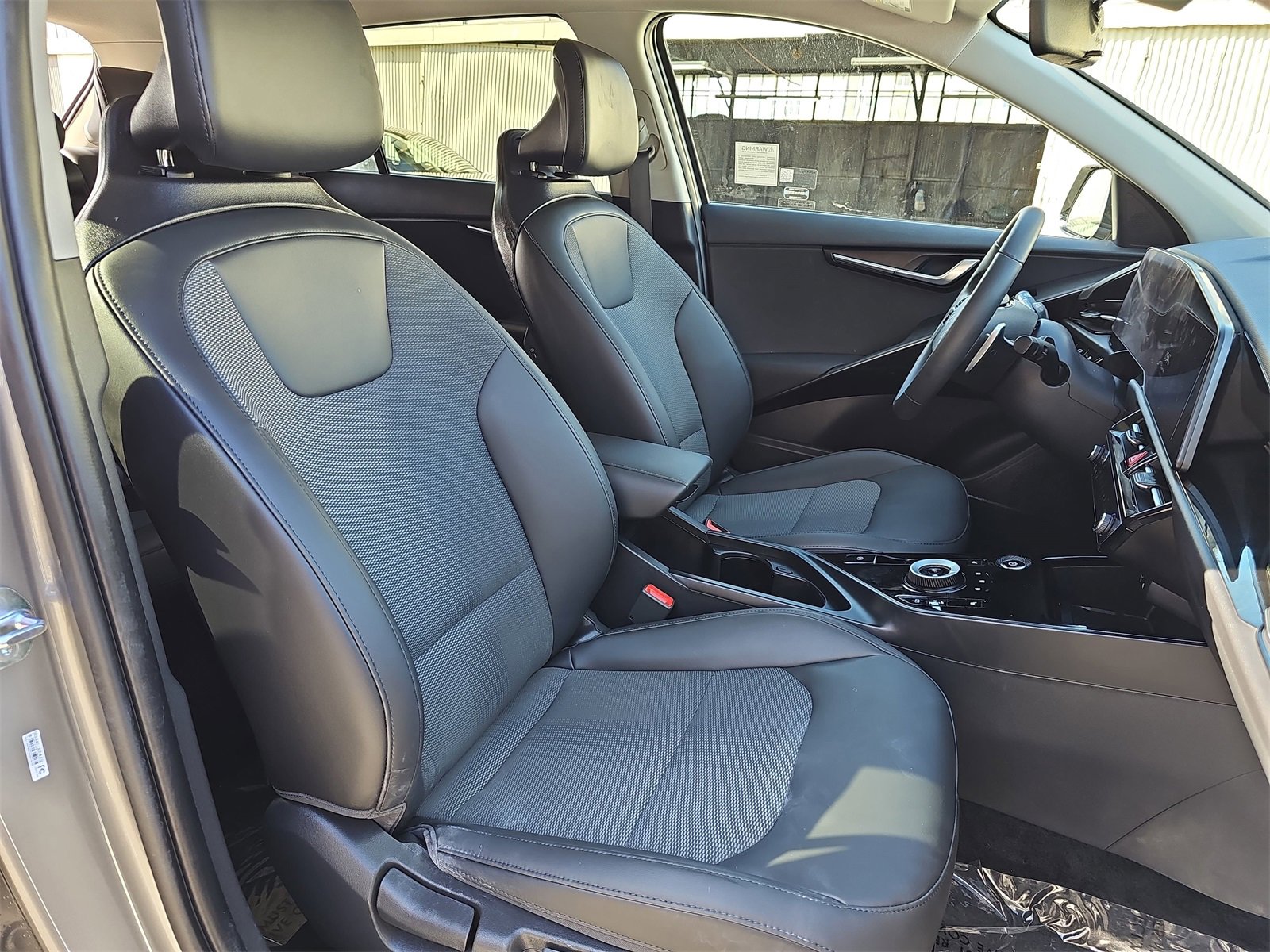 Used 2025 Kia Niro Wind image 10