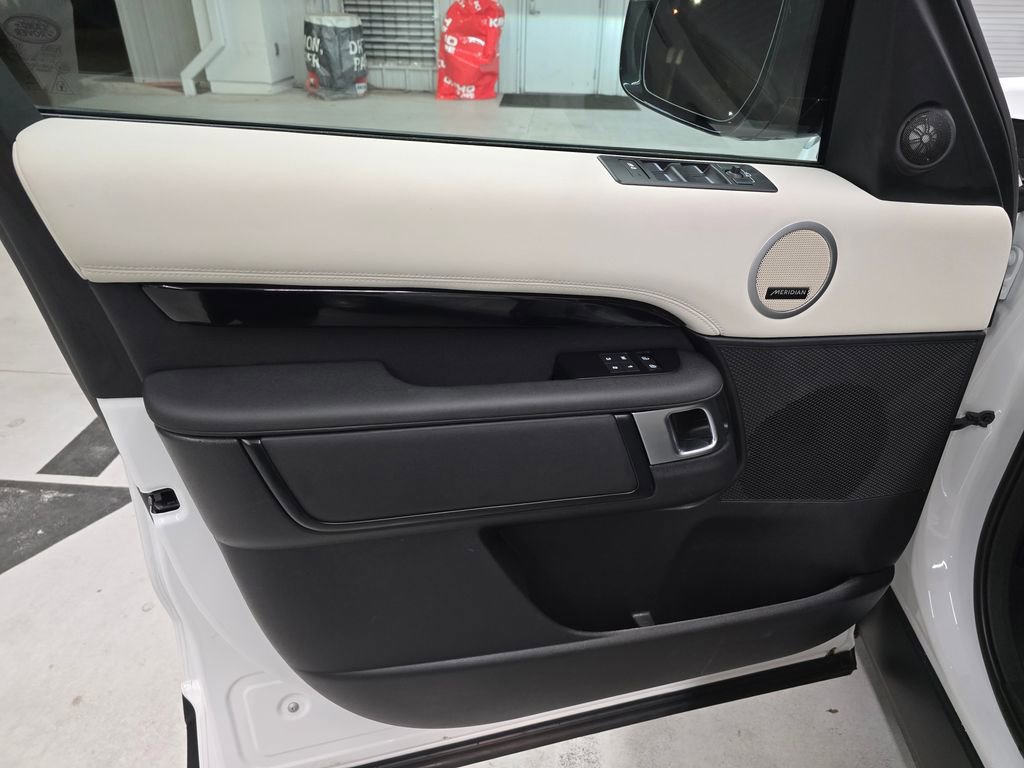 Used 2025 Land Rover Discovery S AWD/4WD image 14