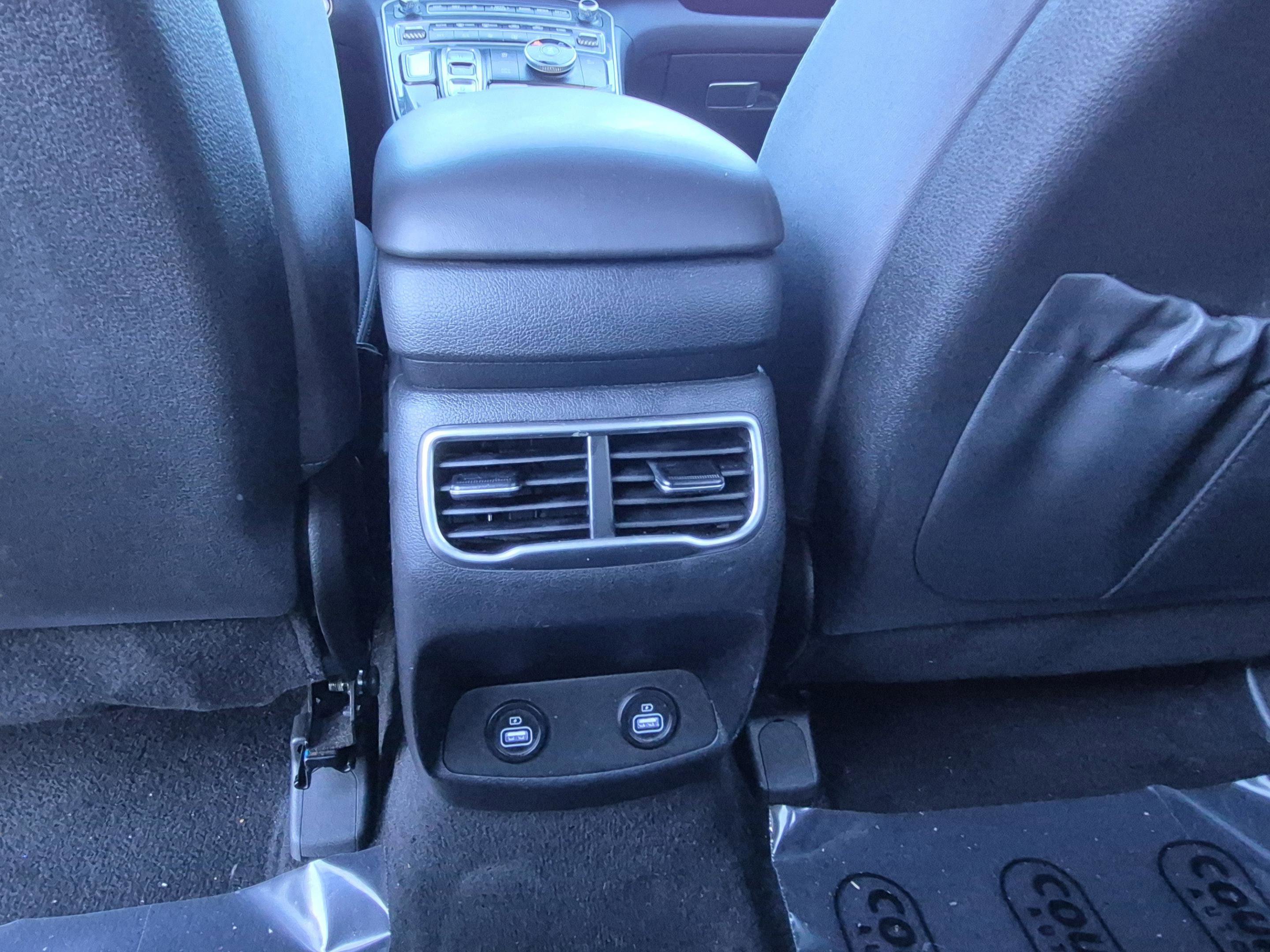 Certified 2023 Hyundai Santa Fe SEL w/ Cargo Package AWD/4WD image 15