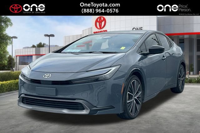 Used 2024 Toyota Prius XLE image 1