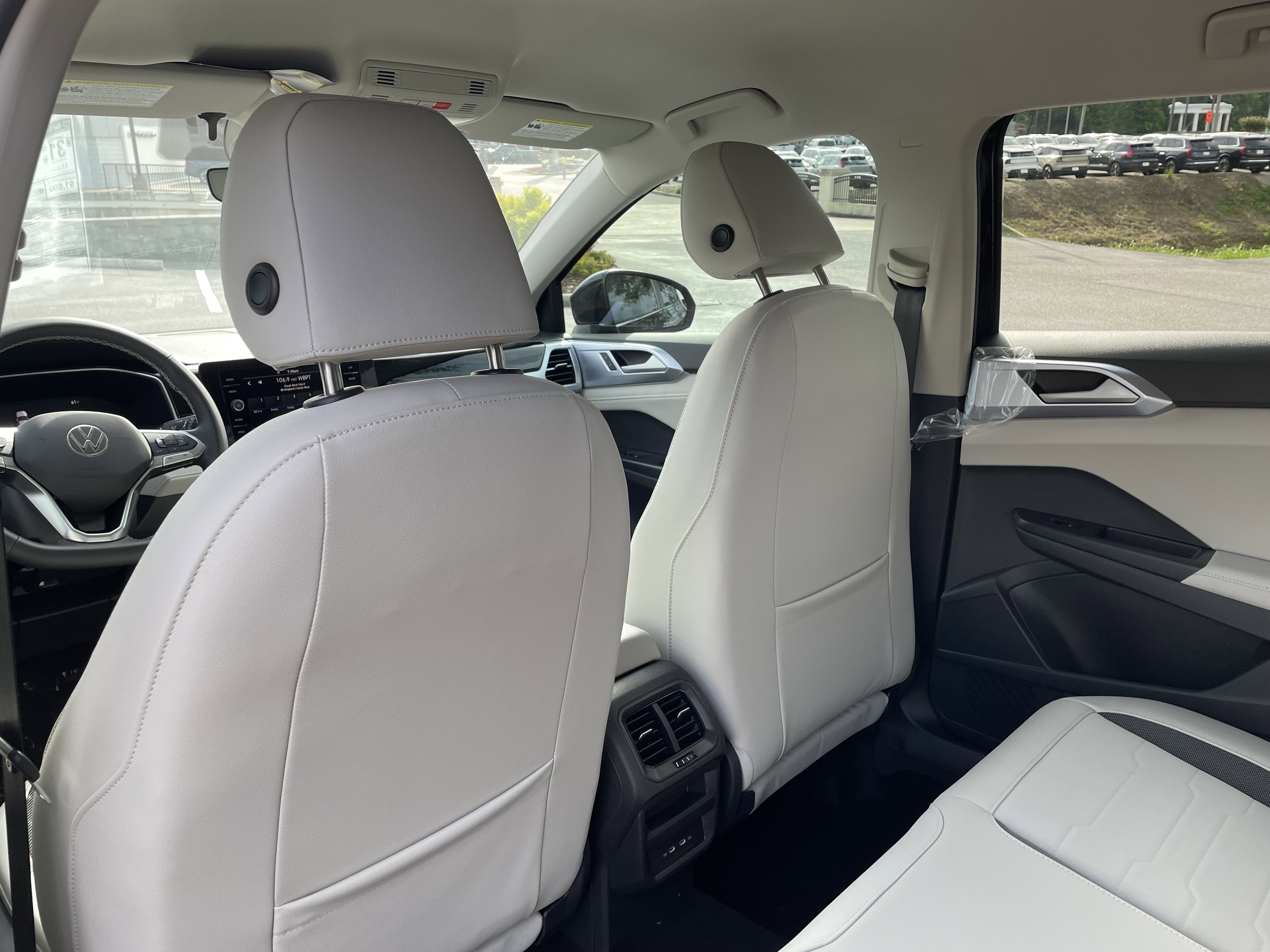 New 2026 Volkswagen Taos SE FWD image 12