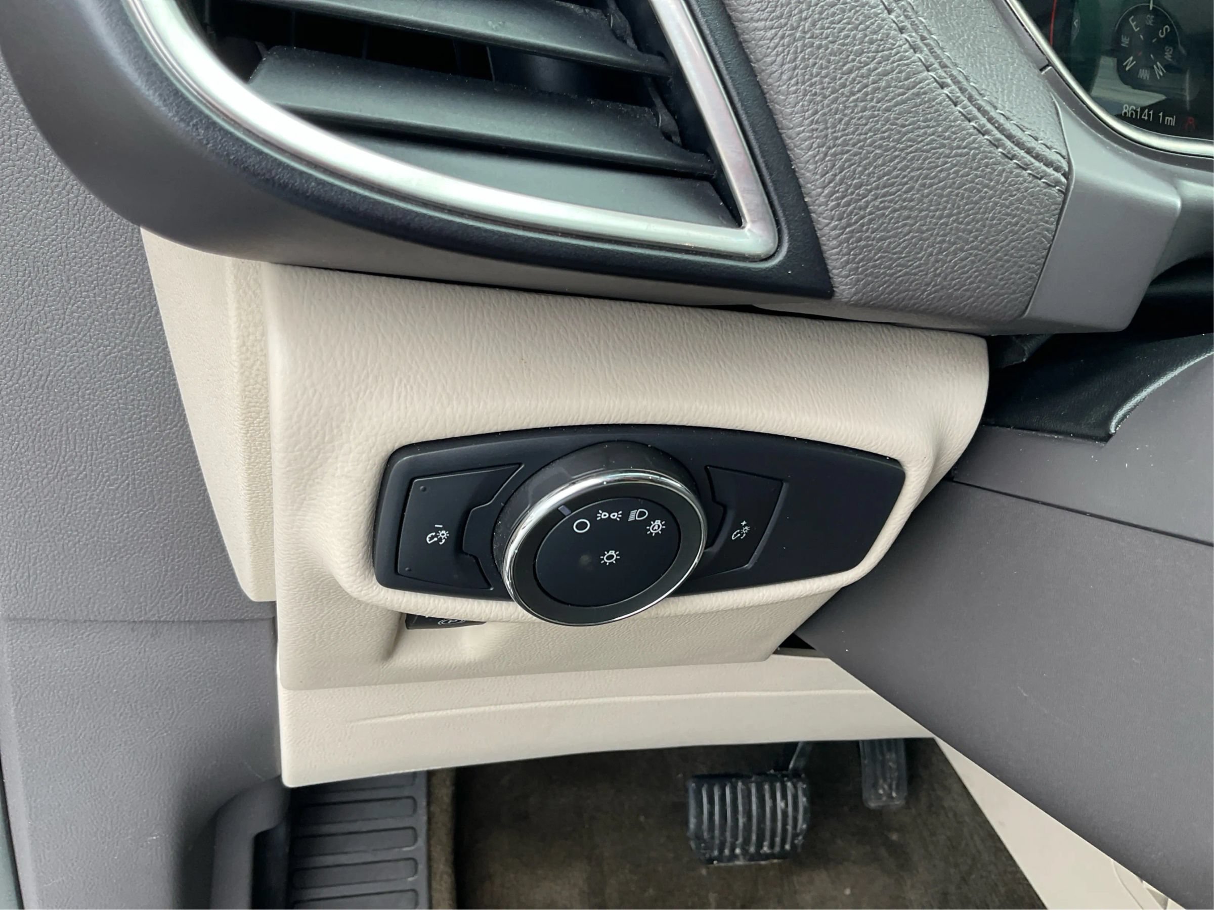 Used 2018 Lincoln MKX Premiere FWD image 17