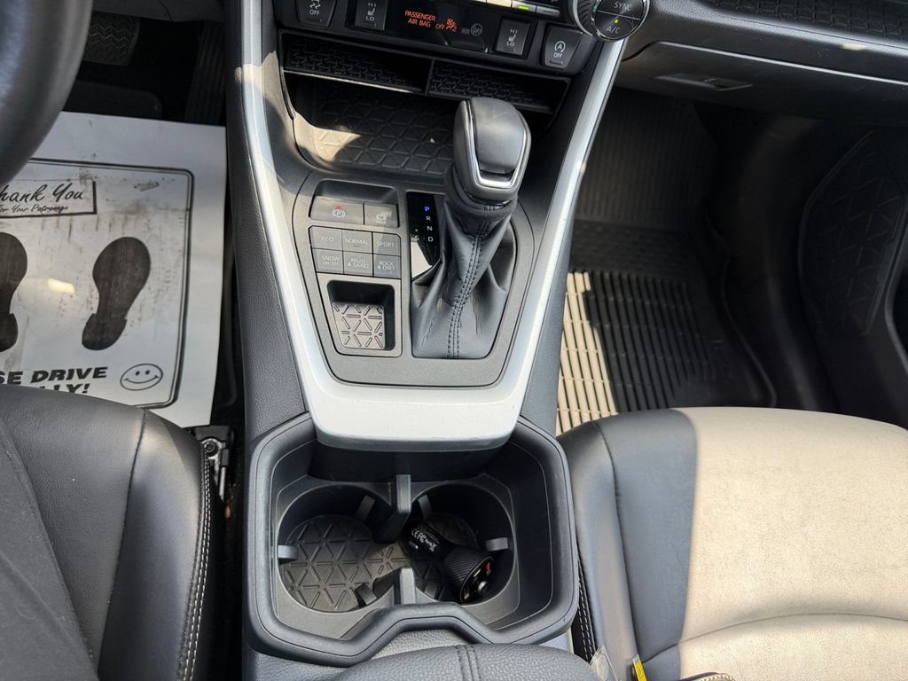 Used 2022 Toyota RAV4 XLE Premium AWD/4WD image 15