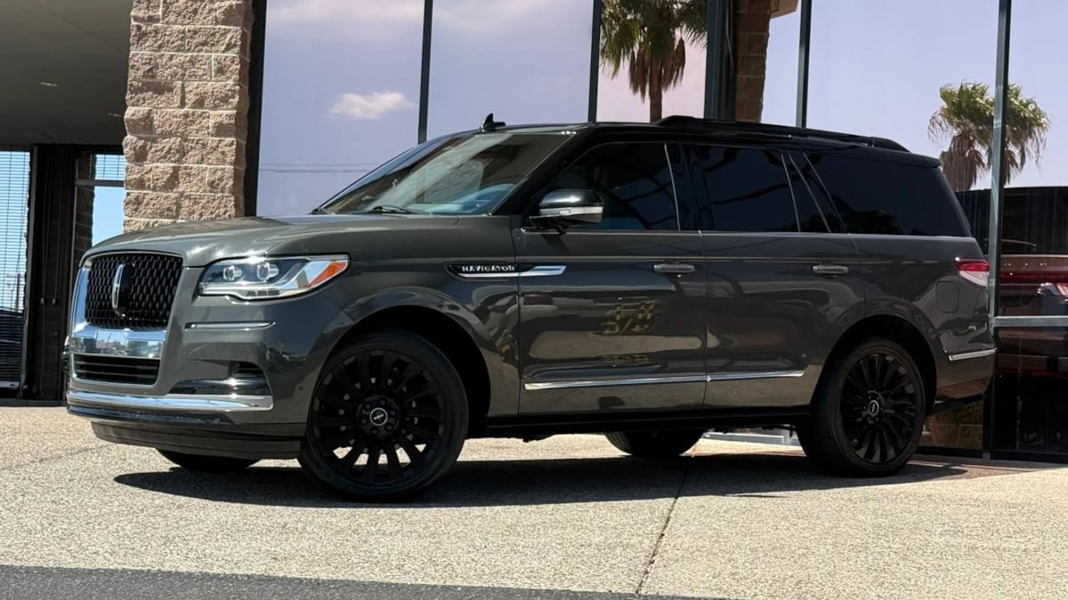 Used 2022 Lincoln Navigator Black Label AWD/4WD image 3