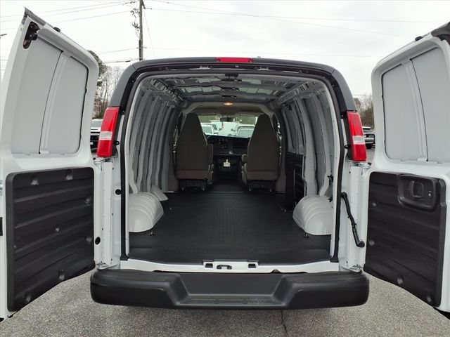 New 2025 Chevrolet Express 2500 RWD image 4