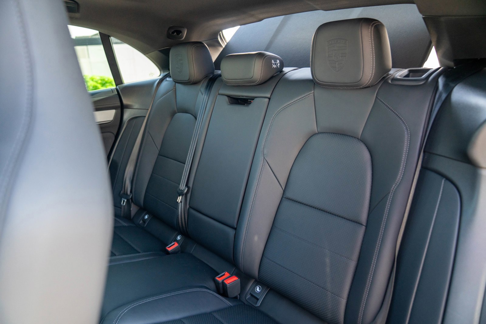 Certified 2025 Porsche Macan 4 Electric AWD/4WD image 24
