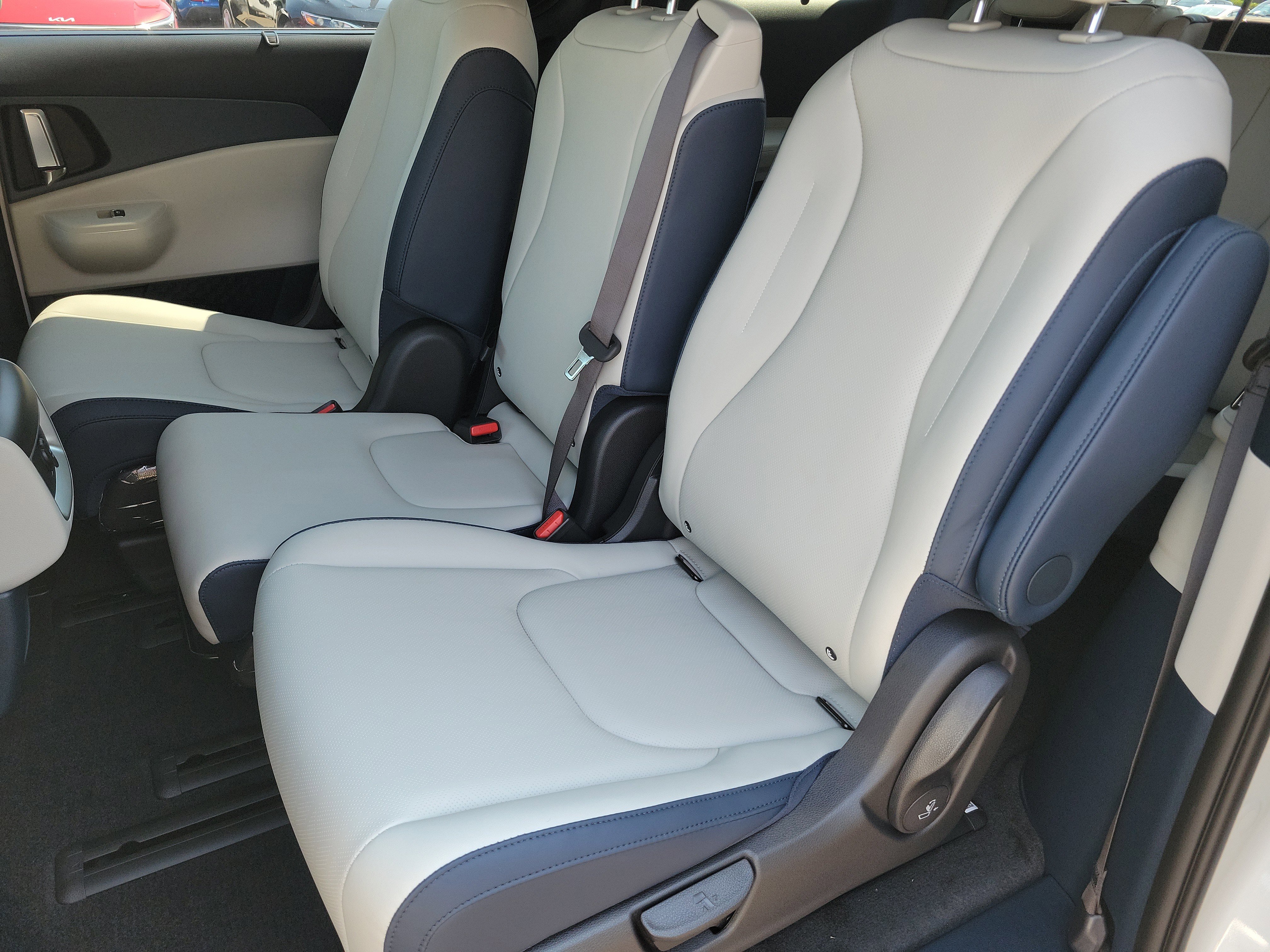 New 2026 Kia Carnival EX image 7