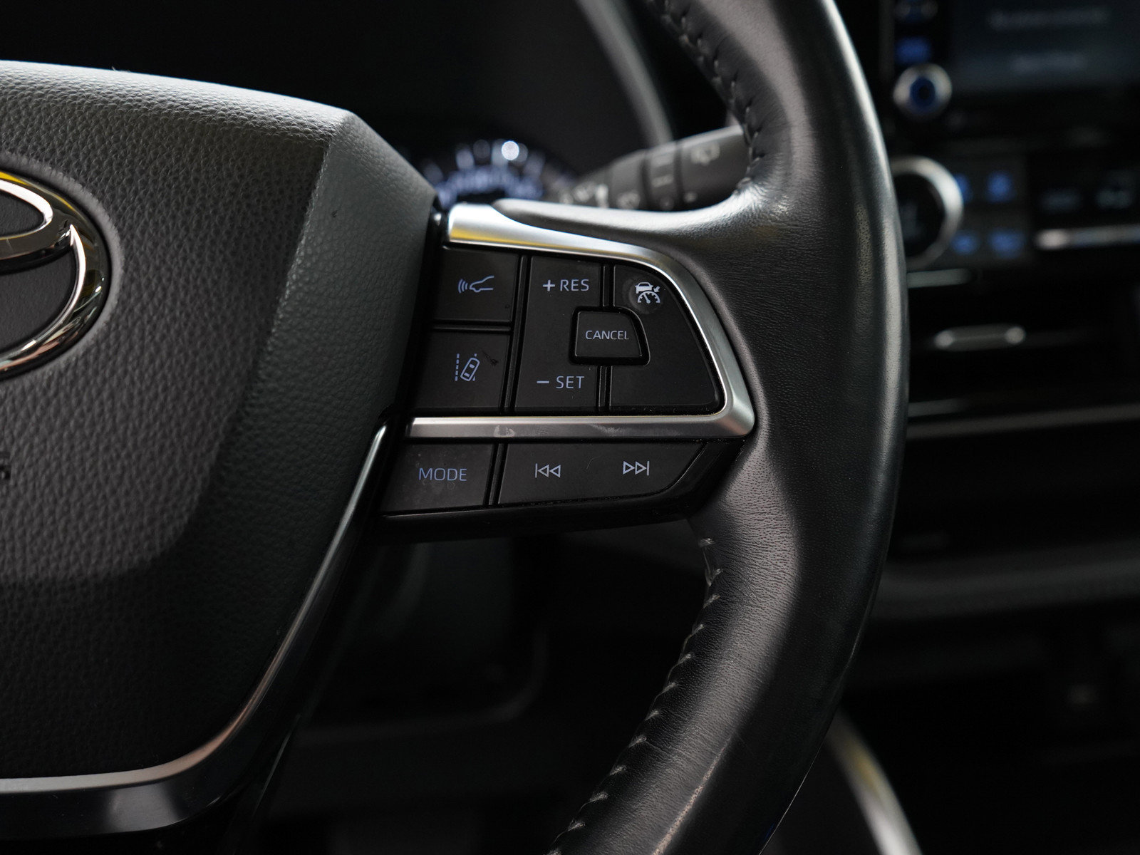 Used 2021 Toyota Highlander XLE image 23