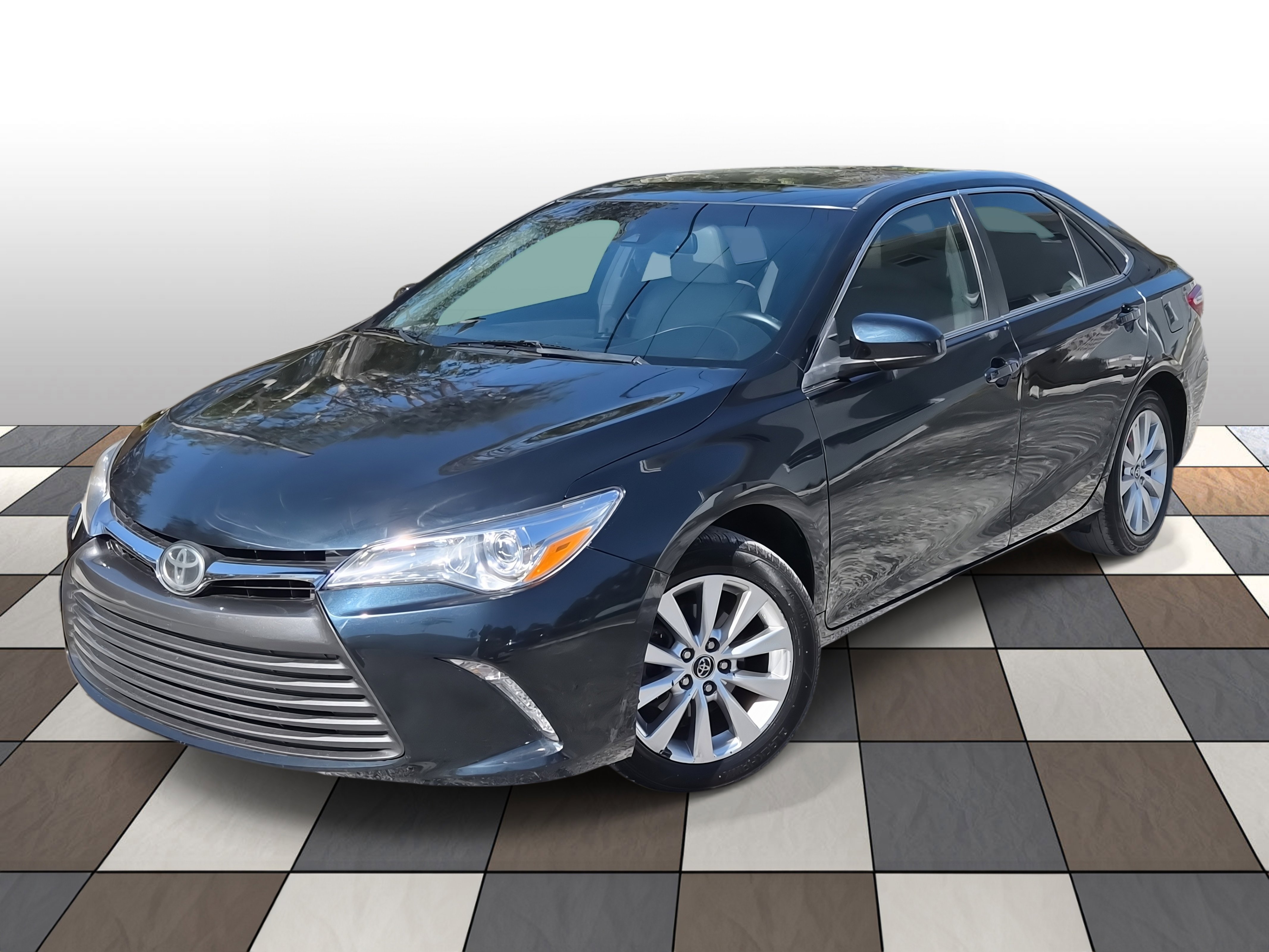 Used 2016 Toyota Camry XLE w/ Moonroof Package image 1