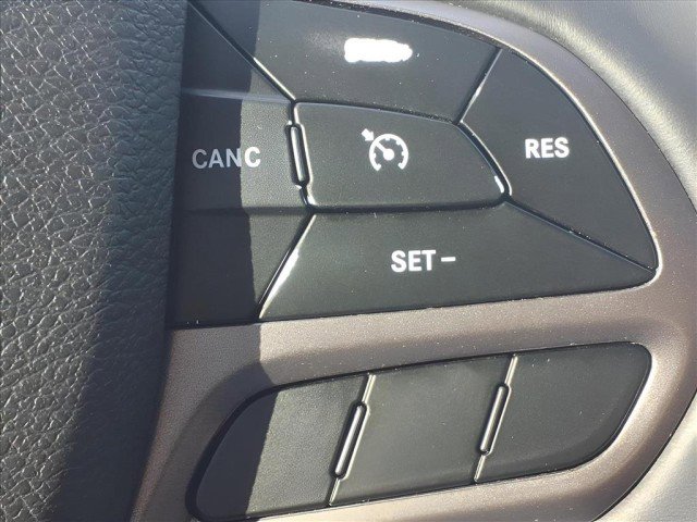 Used 2019 Jeep Cherokee Limited image 18