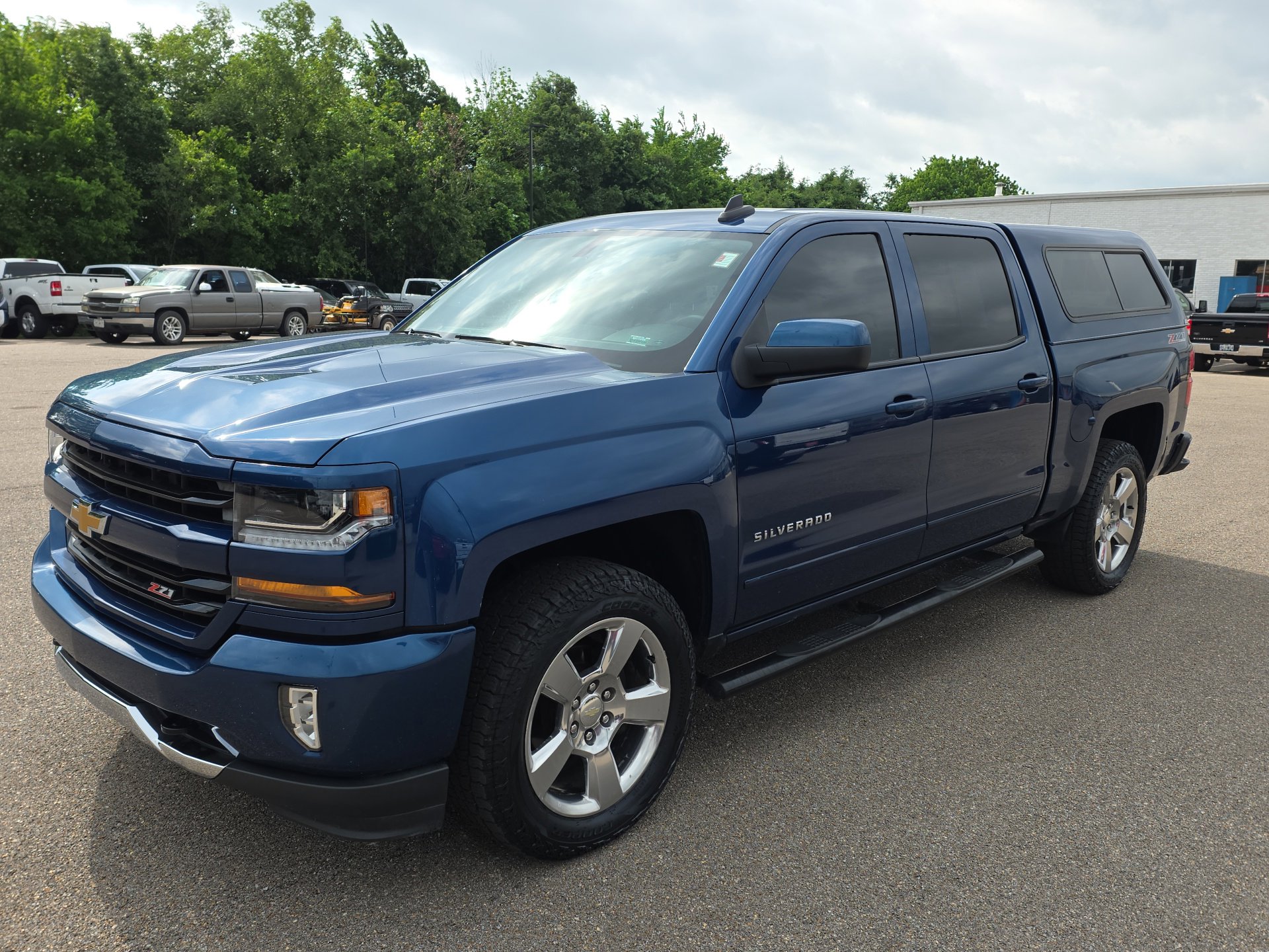 Used 2017 Chevrolet Silverado 1500 LT w/ All Star Edition AWD/4WD image 4