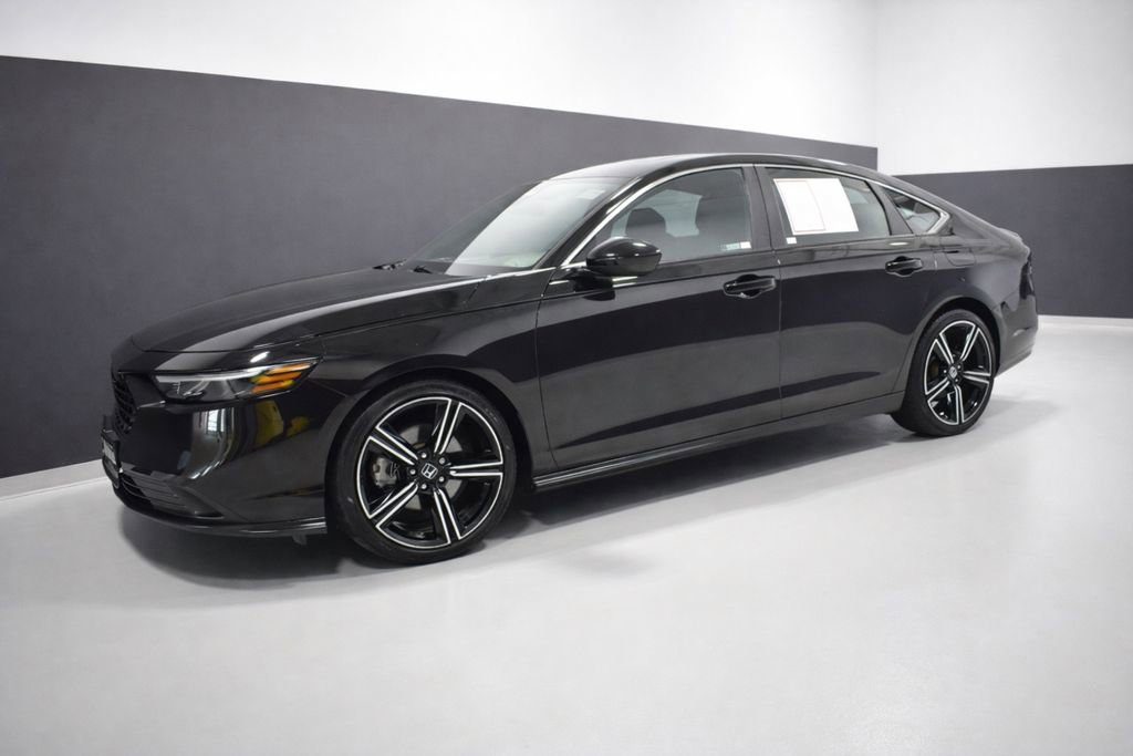 Used 2023 Honda Accord Sport image 2