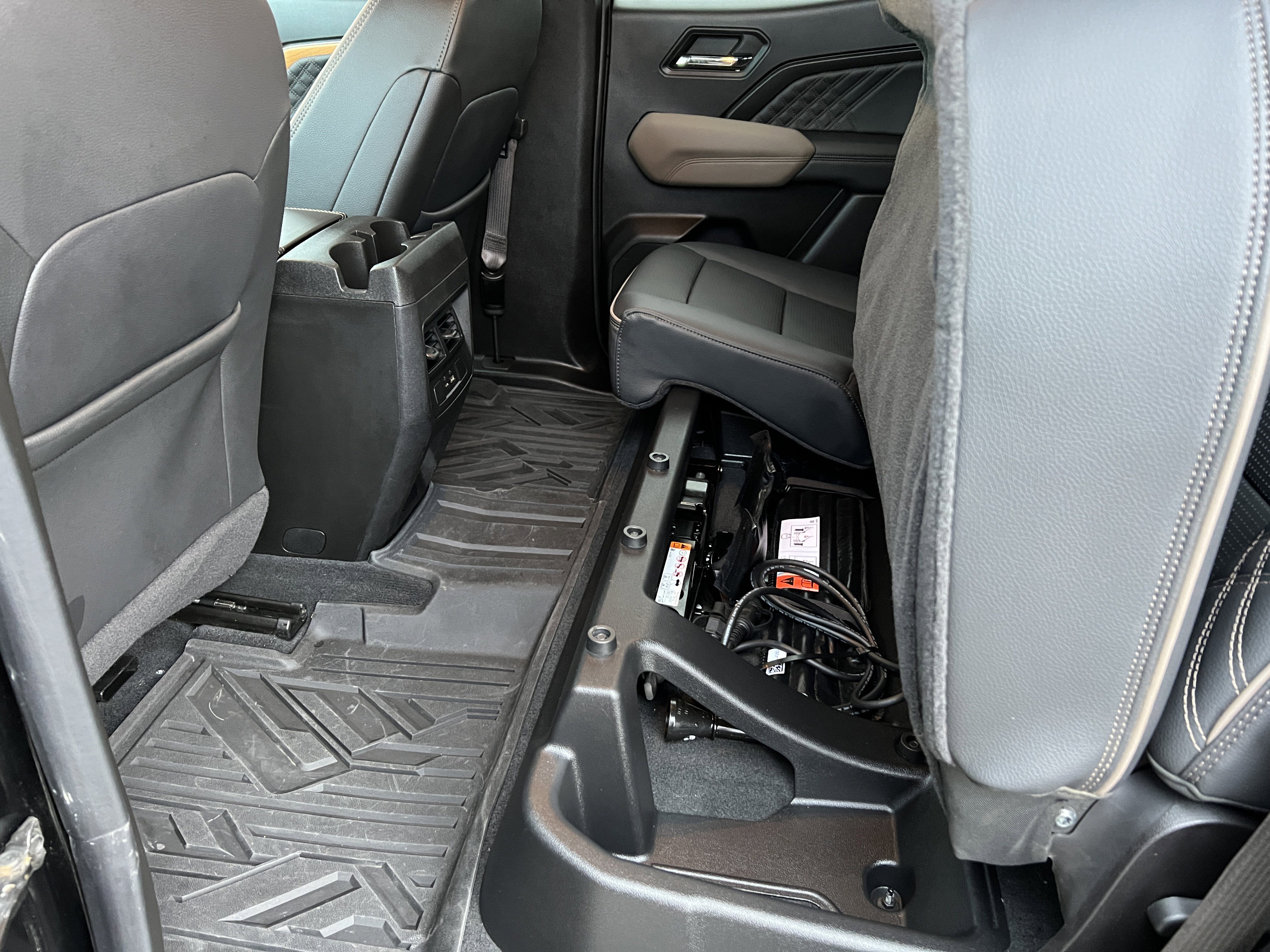 Used 2024 GMC Canyon Denali AWD/4WD image 15