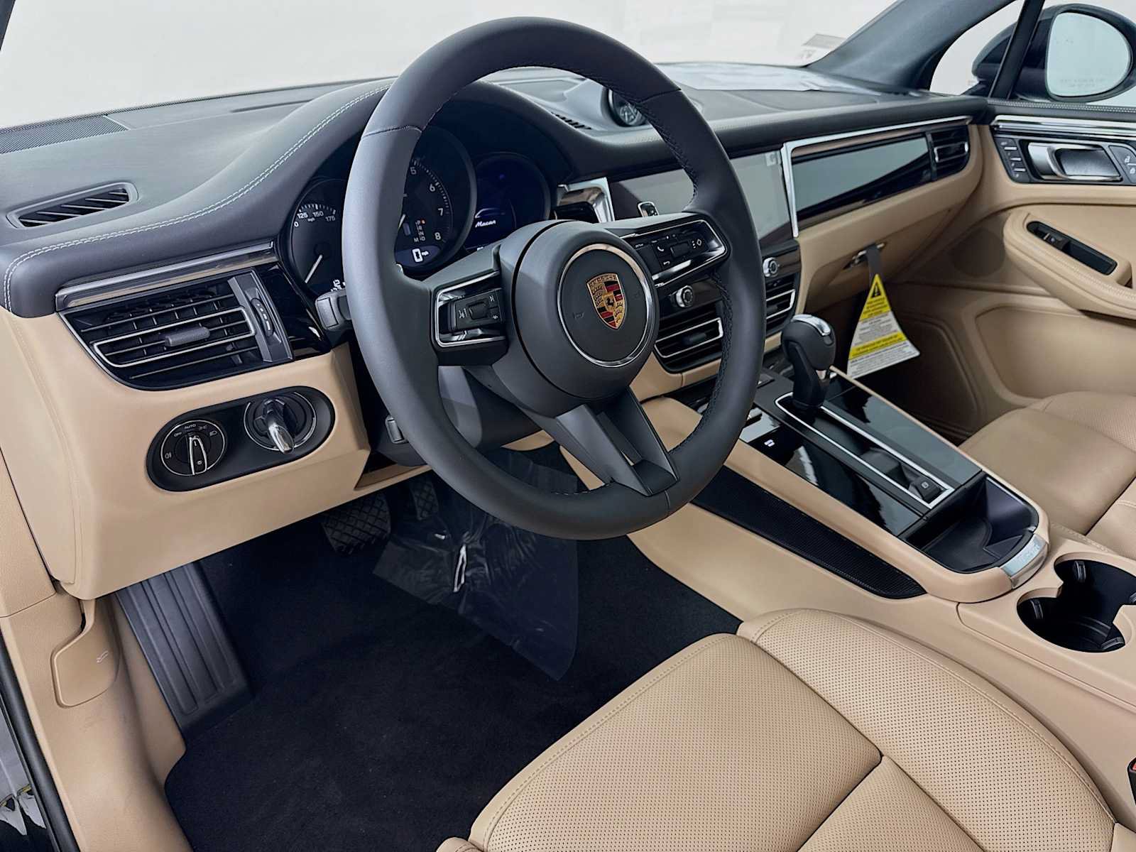New 2026 Porsche Macan AWD/4WD image 4