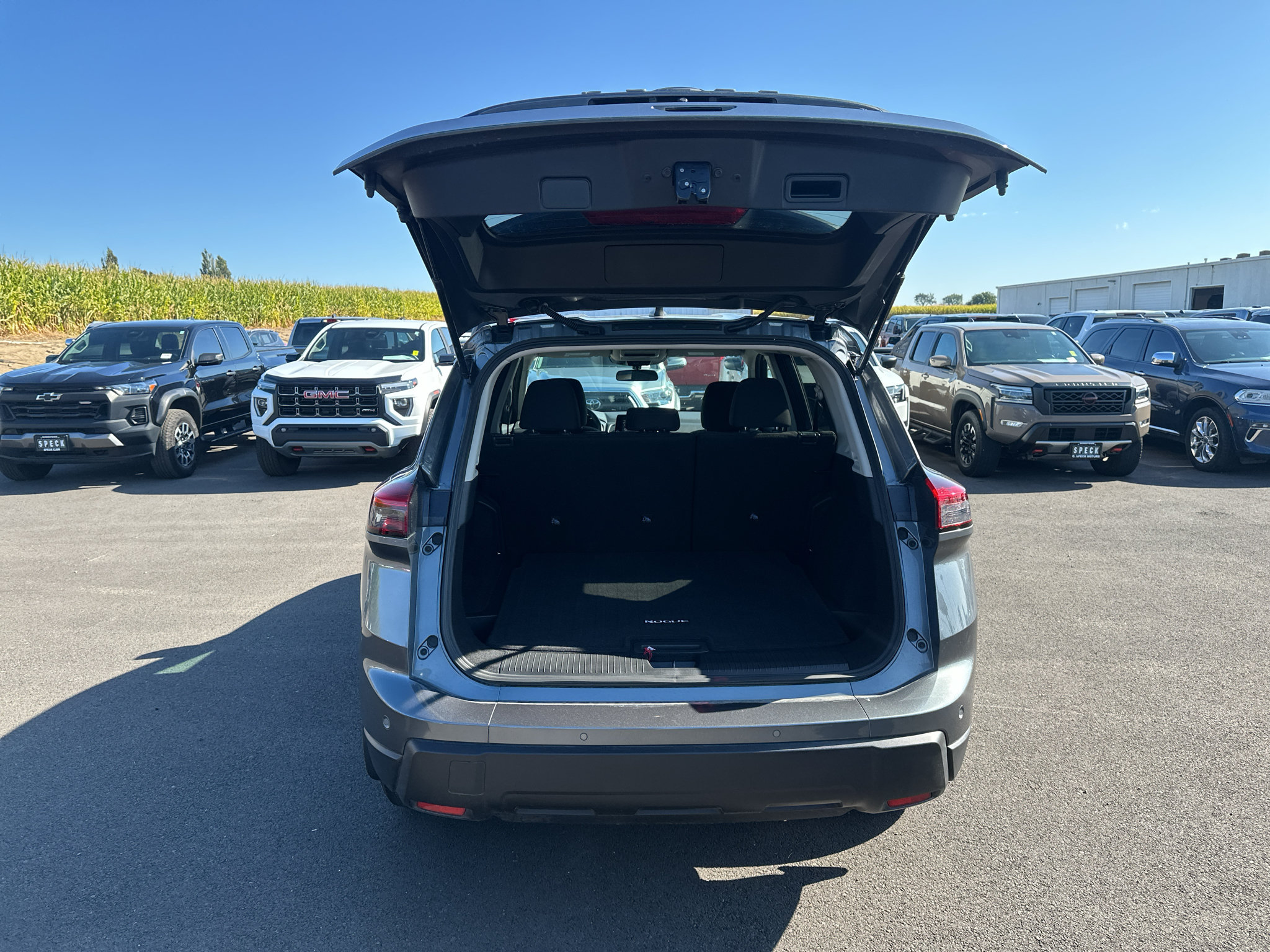 Used 2025 Nissan Rogue S AWD/4WD image 9