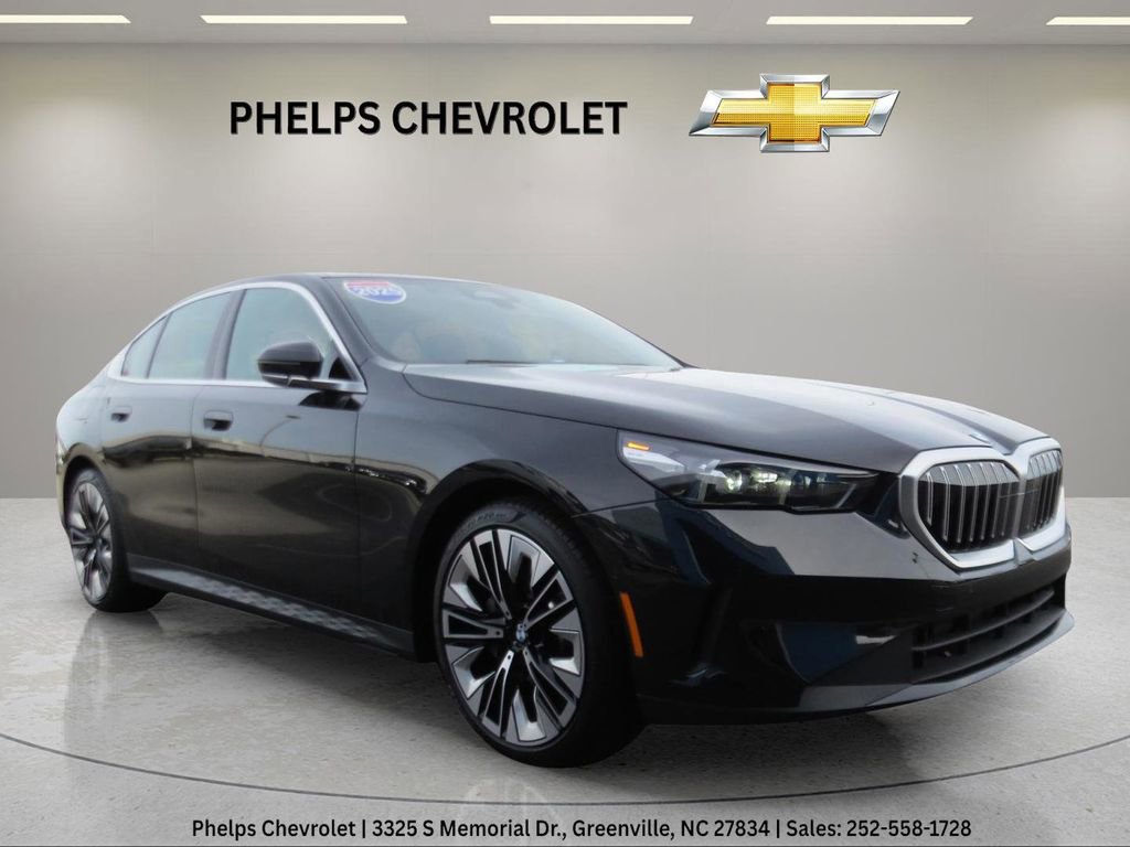 Used 2025 BMW 530i xDrive AWD/4WD image 1