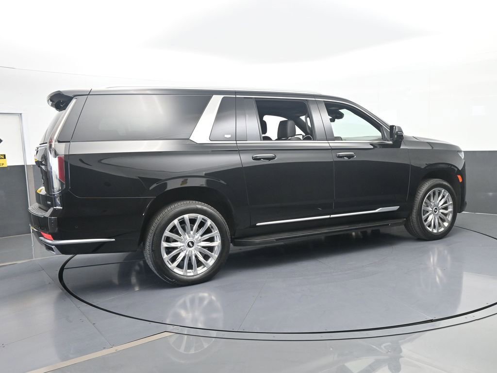 Used 2023 Cadillac Escalade ESV Premium Luxury image 2