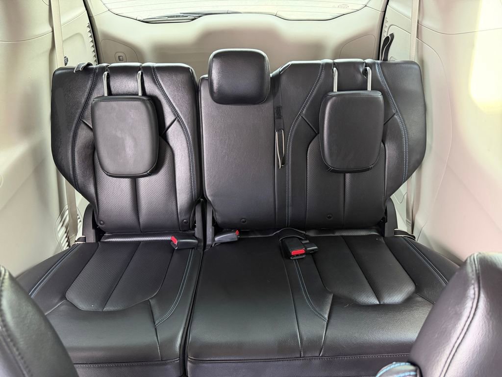 Used 2021 Chrysler Pacifica Touring-L w/ Uconnect Theater Family Group FWD image 22