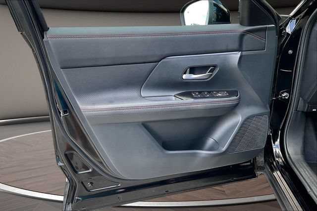 Certified 2025 Nissan Kicks SR FWD image 21