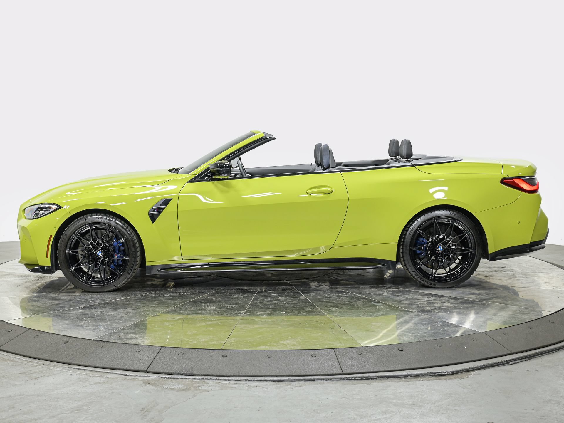 Used 2024 BMW M4 xDrive Competition w/ Executive Package AWD/4WD image 2