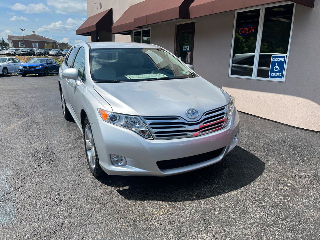 Used 2009 Toyota Venza FWD image 2